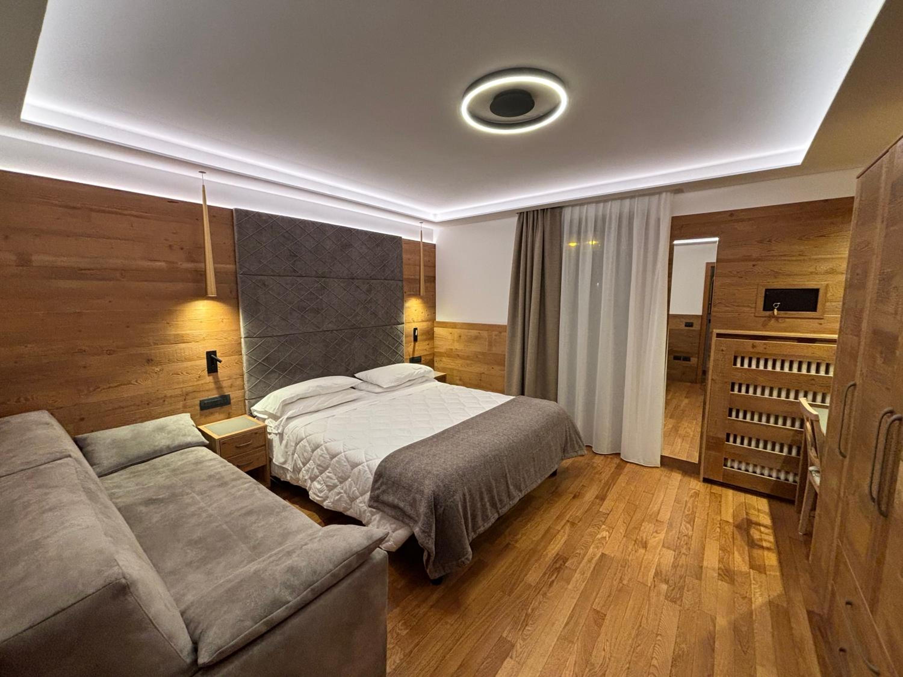 Two-Bedroom Apartment with Lake View