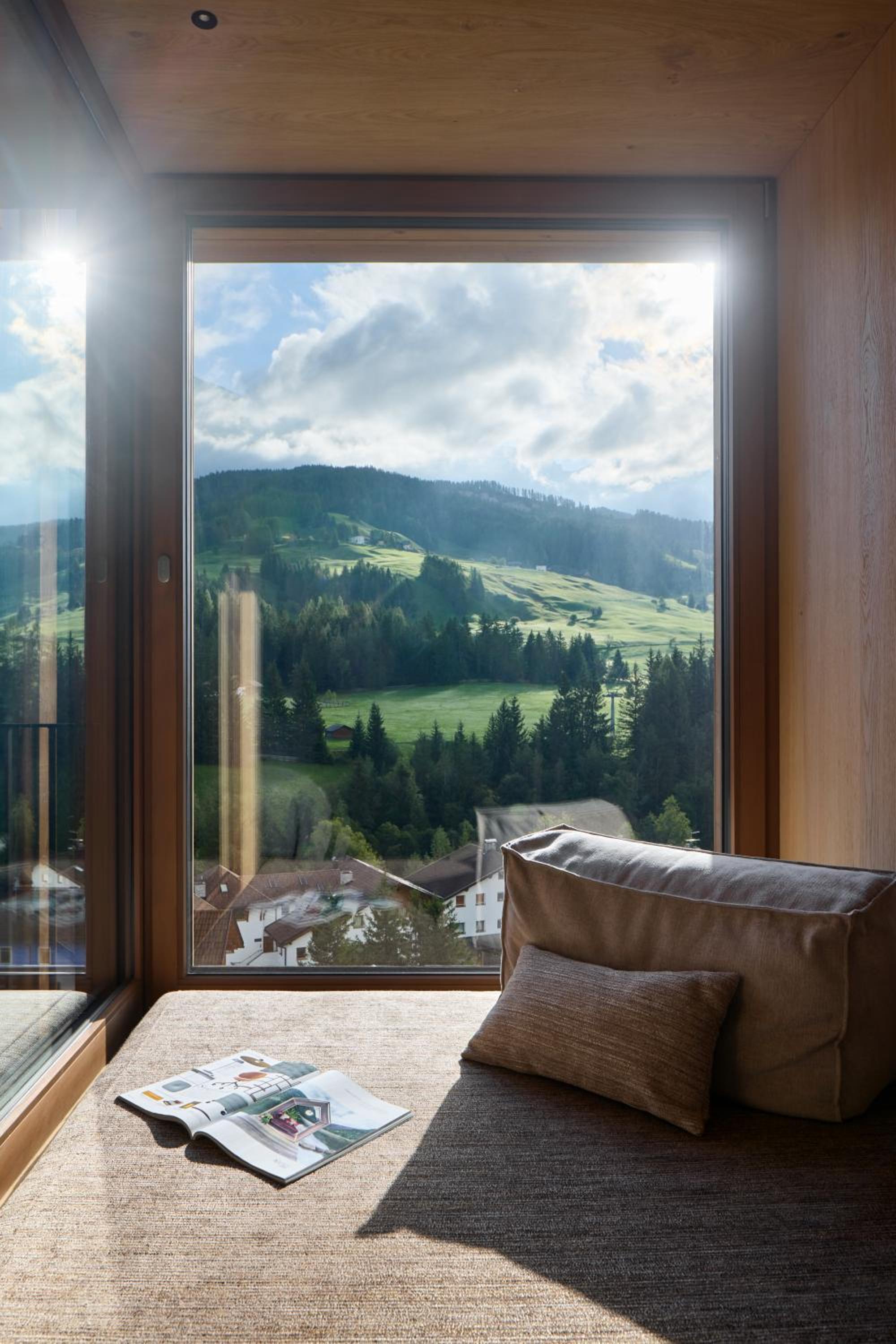 King Room with Balcony - Photo 9