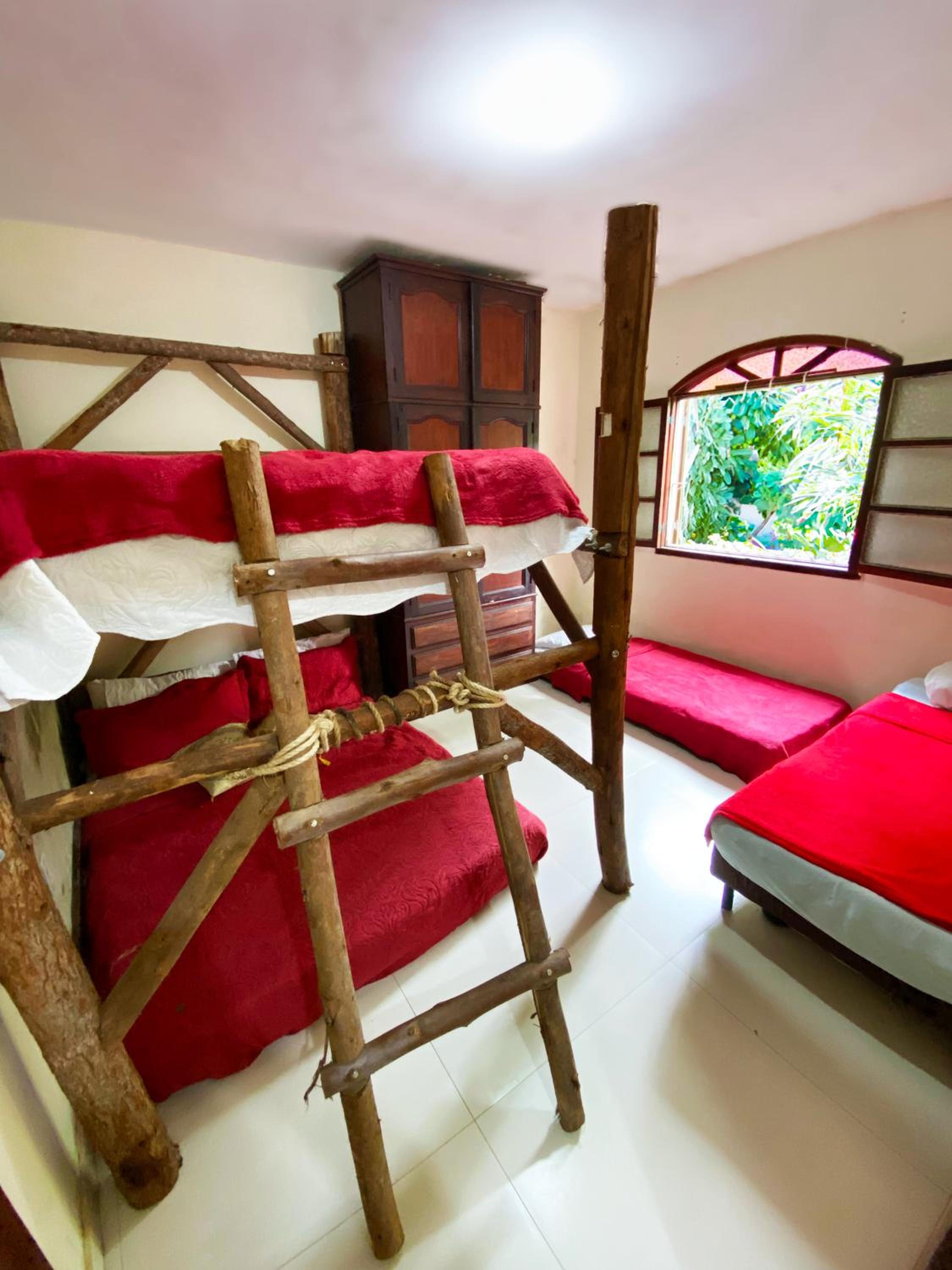 Bed in 6-Bed Mixed Dormitory Room photo 2