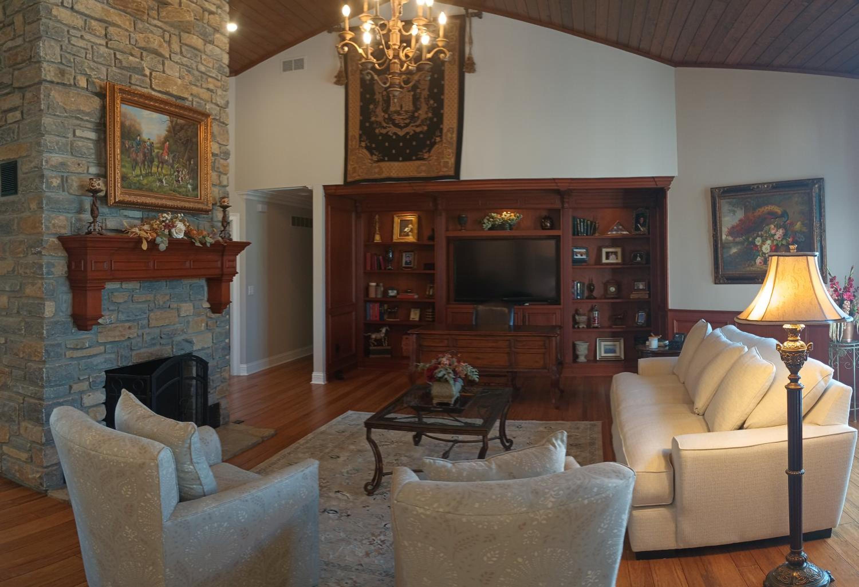 Three-Bedroom House photo 3