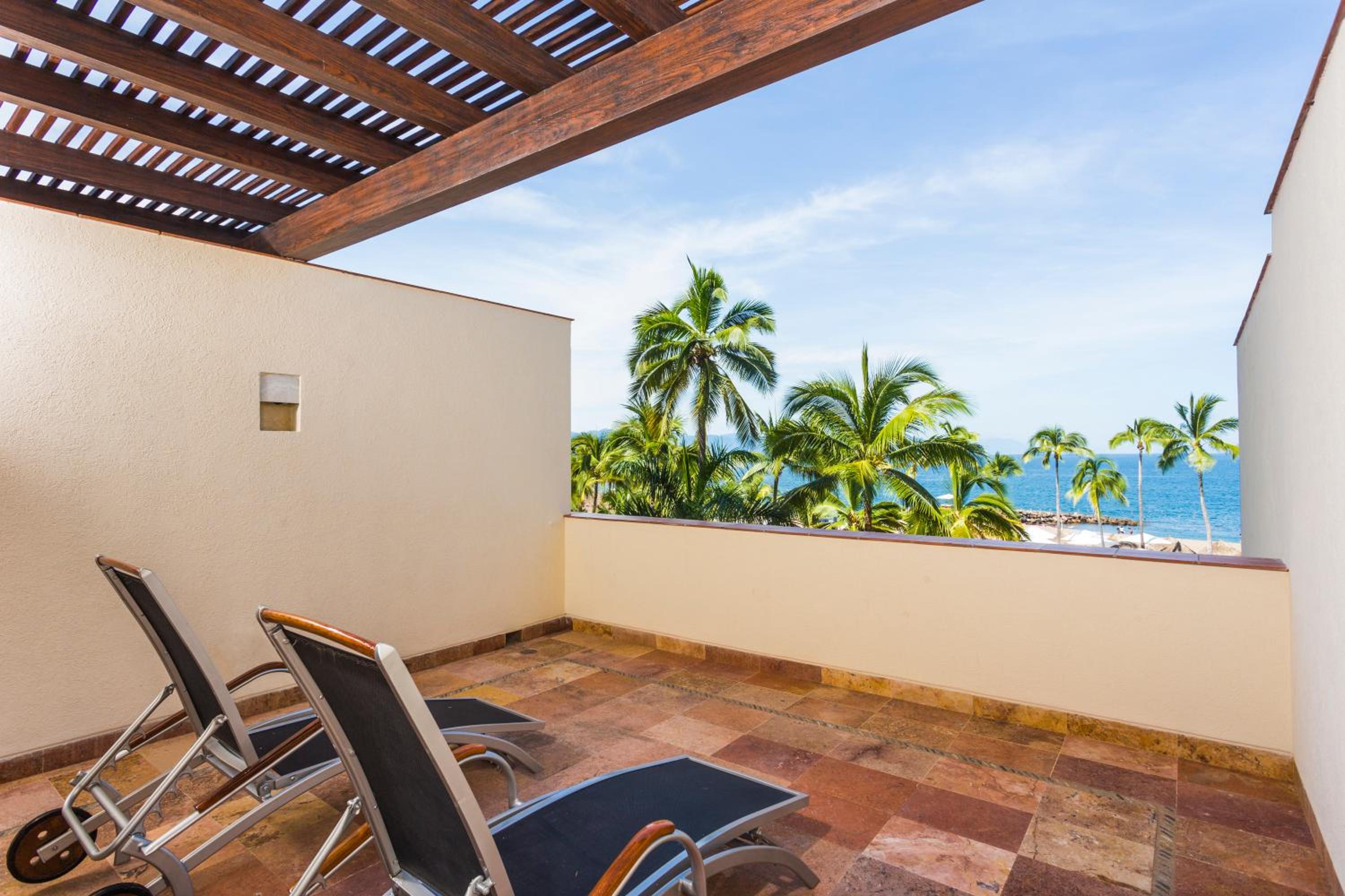 Guest room, 1 King, Terrace view, Pool view, Low floor photo 2