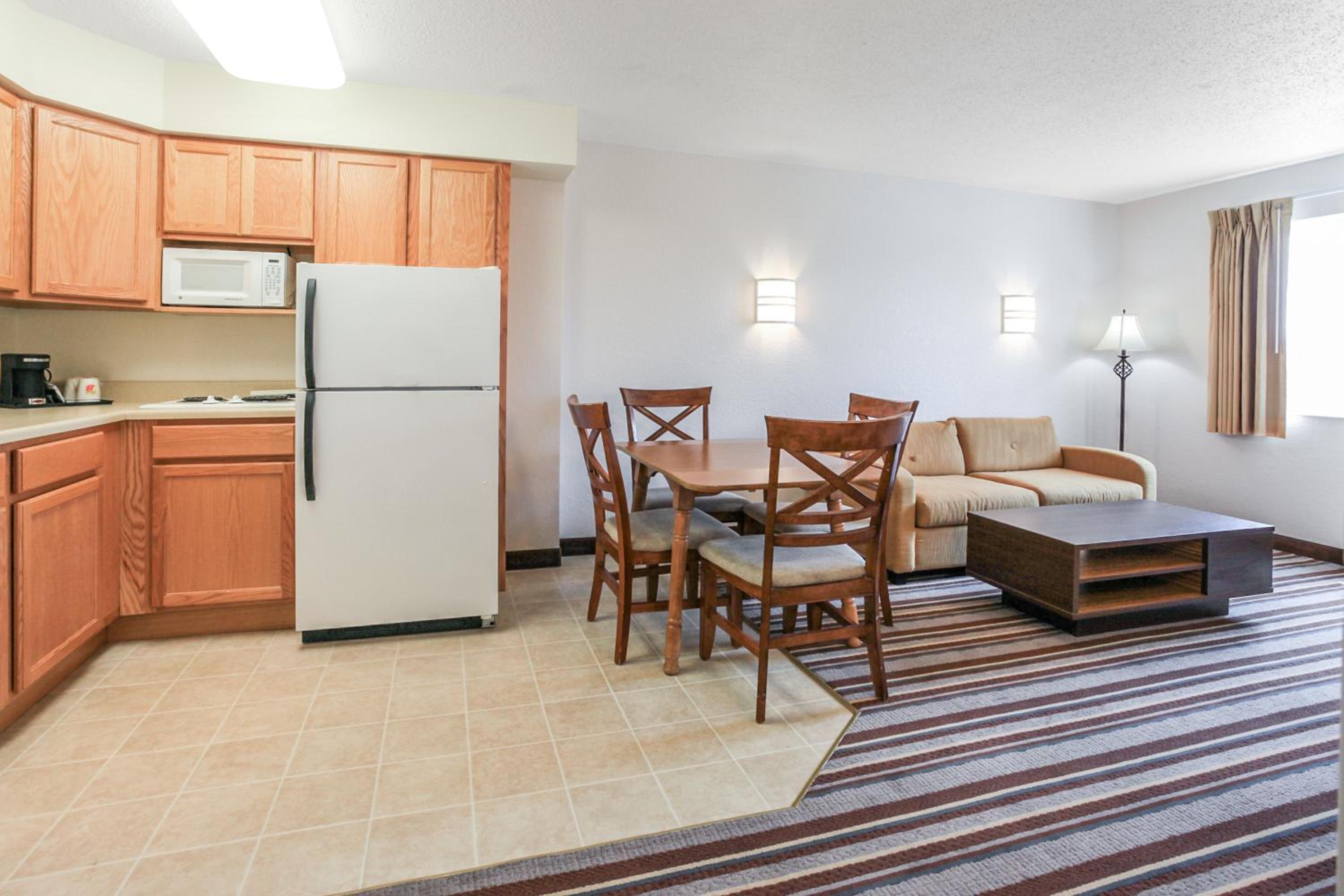 Deluxe Double Suite with Two Double Beds - Non-Smoking - Photo 2