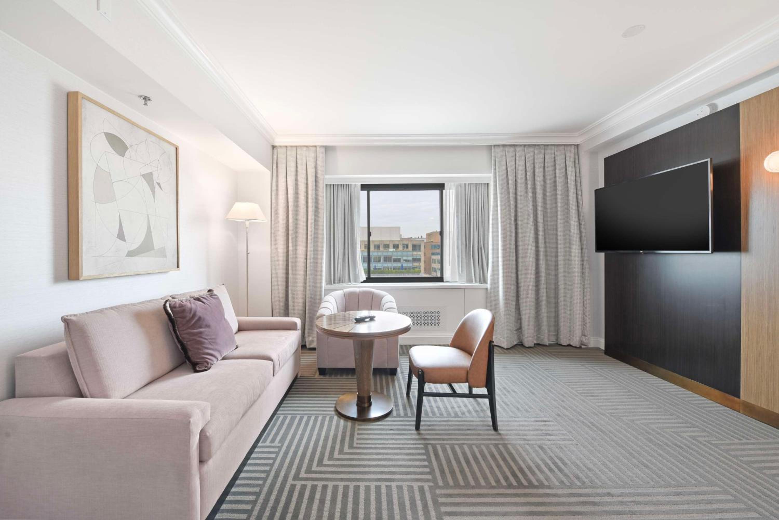 Superior King Suite photo 1