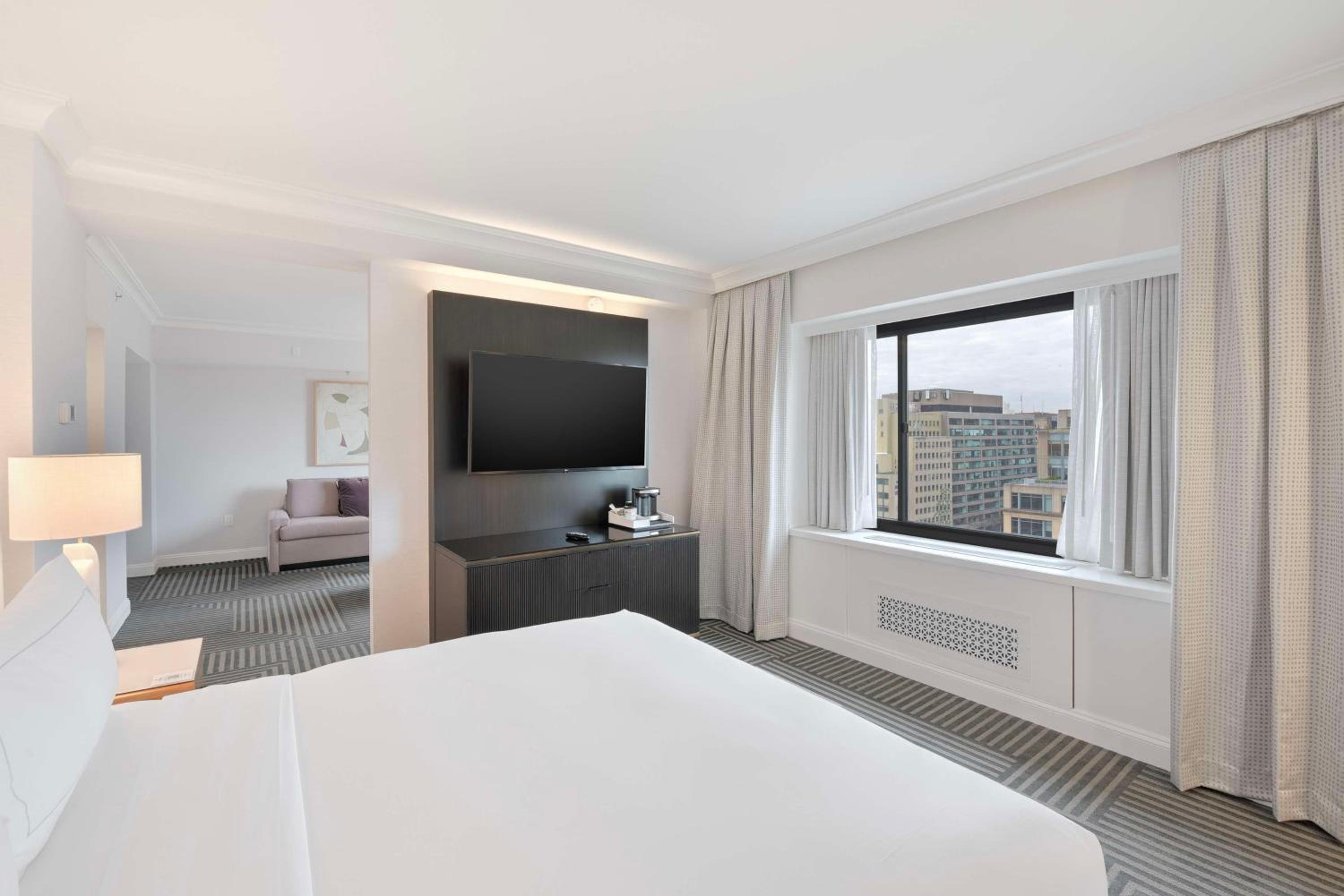 Superior King Suite photo 2