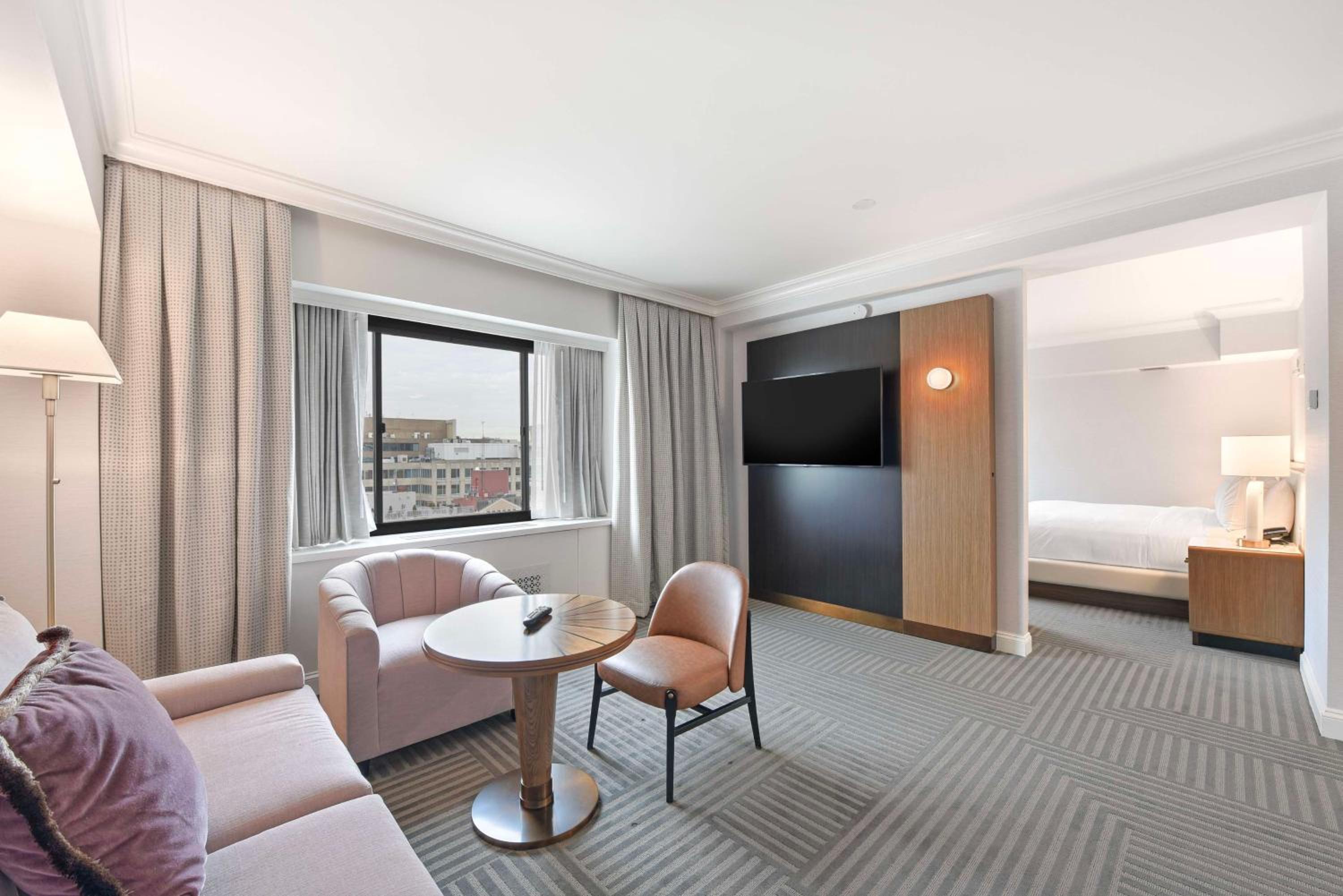 Superior King Suite photo 3