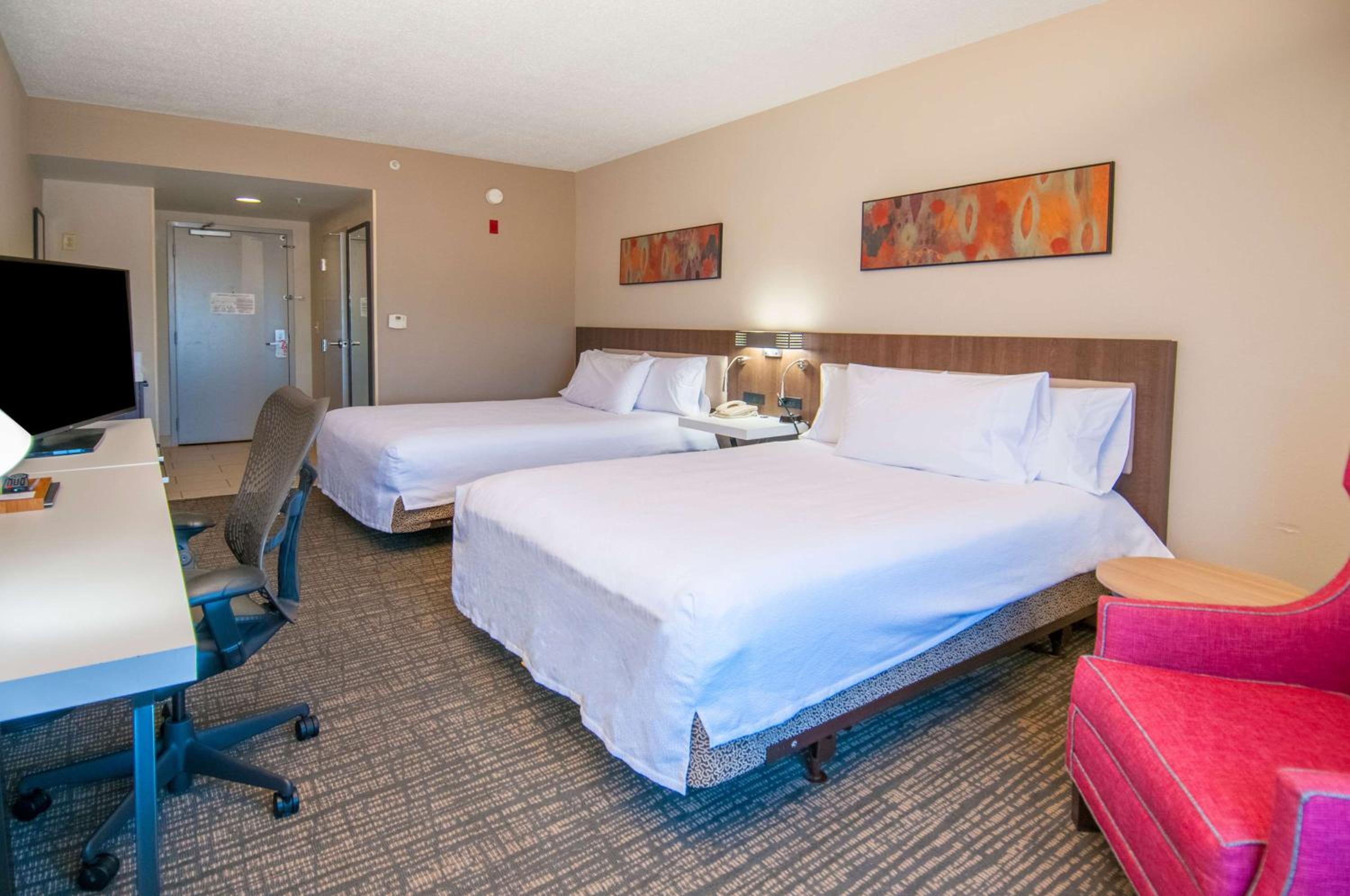 Queen Room with Two Queen Beds - Photo 6