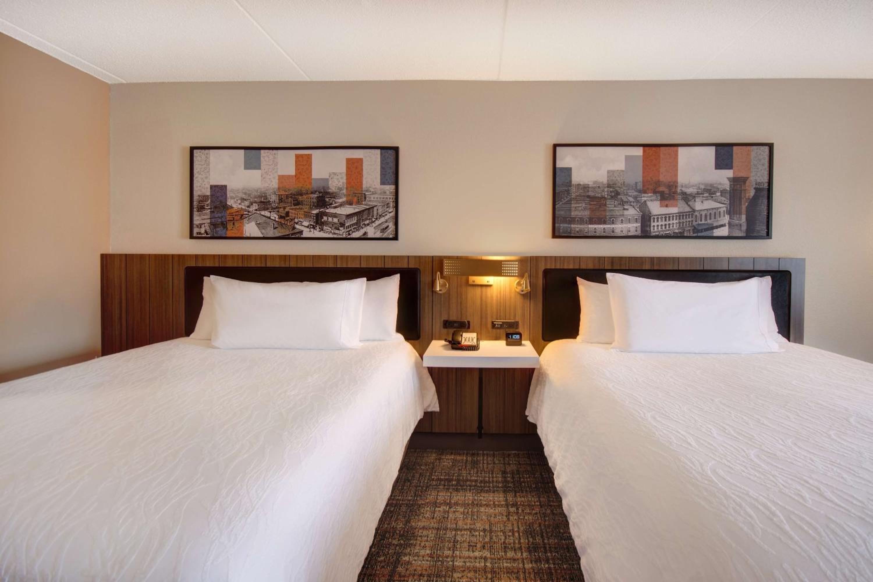 Queen Room with Two Queen Beds - Photo 7