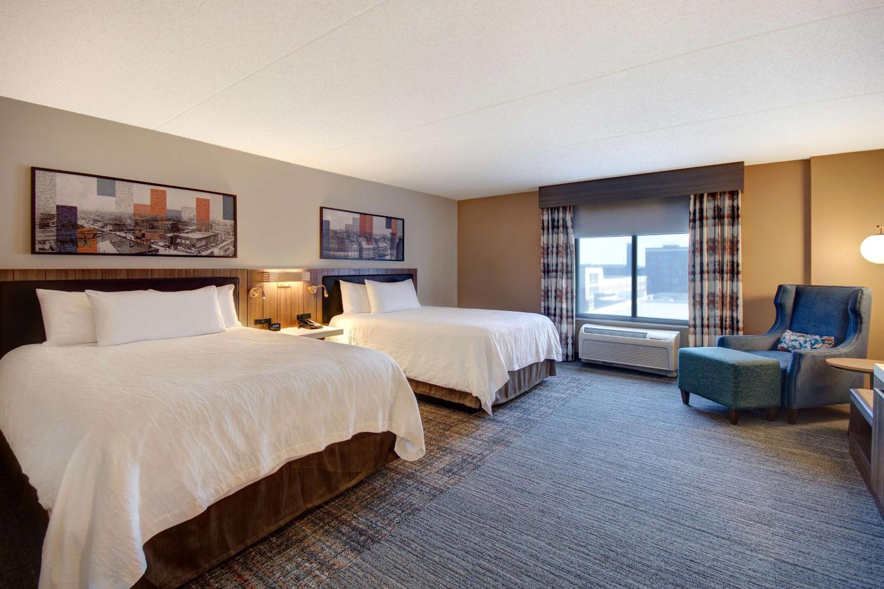 Queen Room with Two Queen Beds - Photo 6
