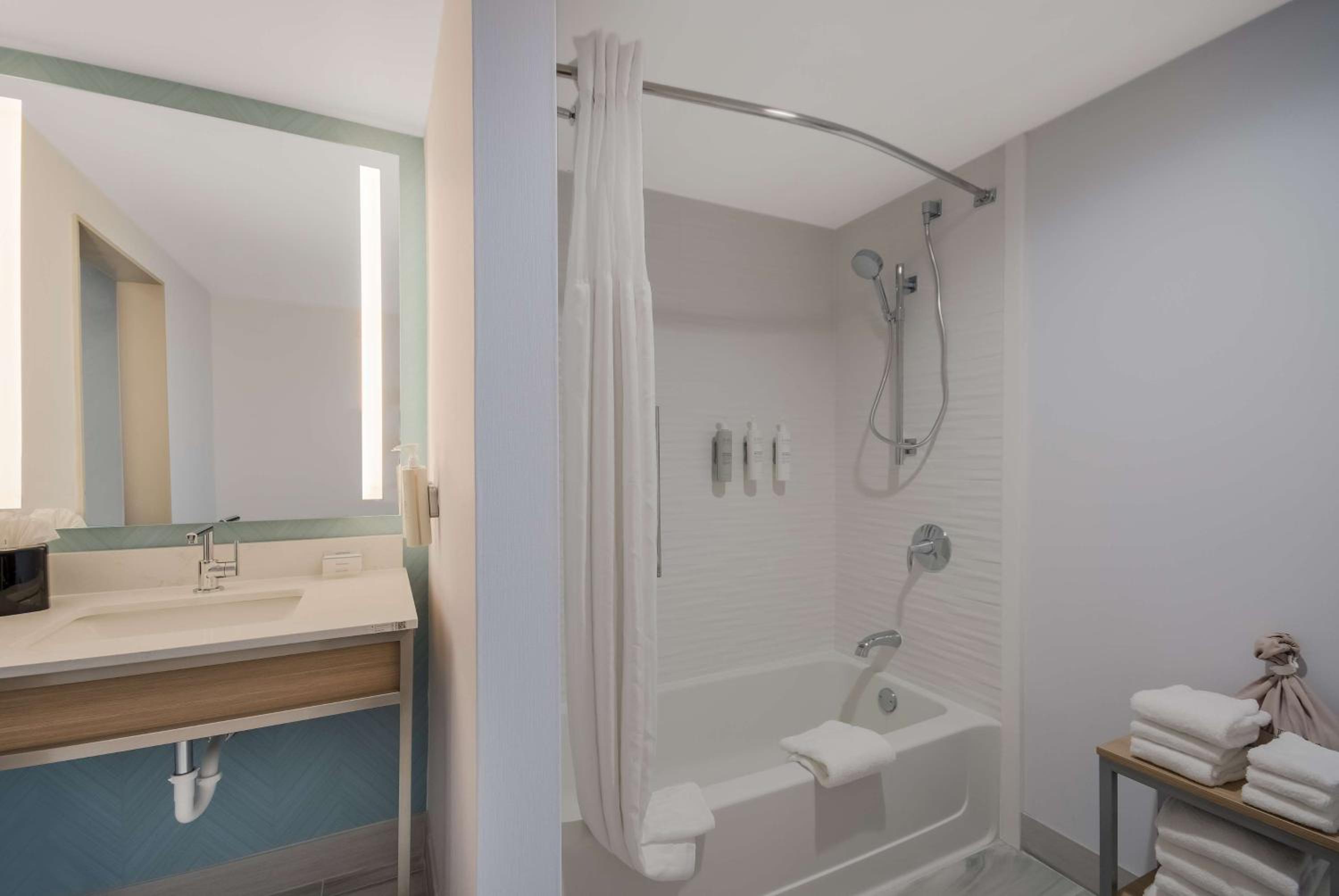 Queen Room with Two Queen Beds - Mobility and Hearing Access - Photo 3