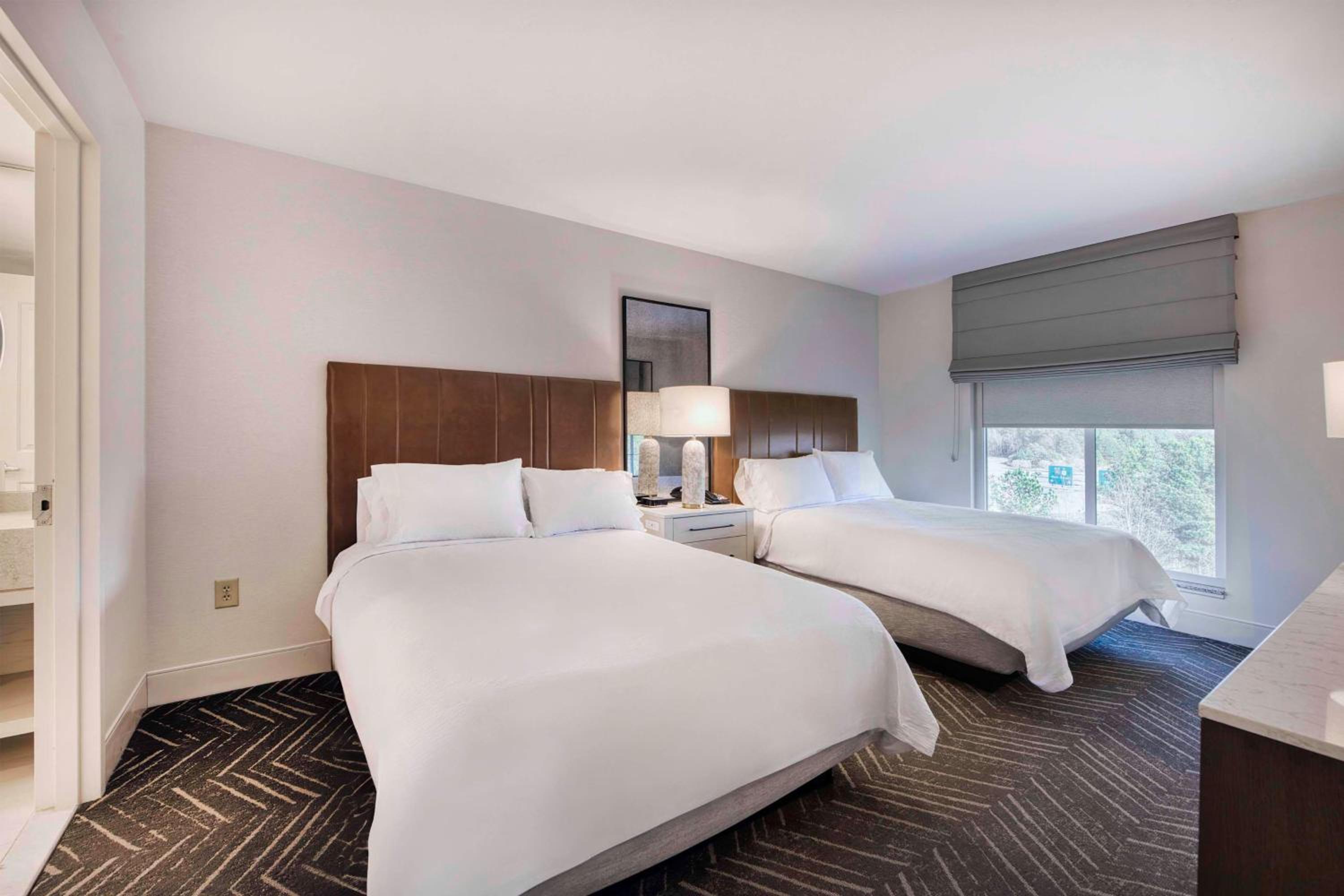 Non-Smoking Queen Suite with Two Queen Beds - Photo 9
