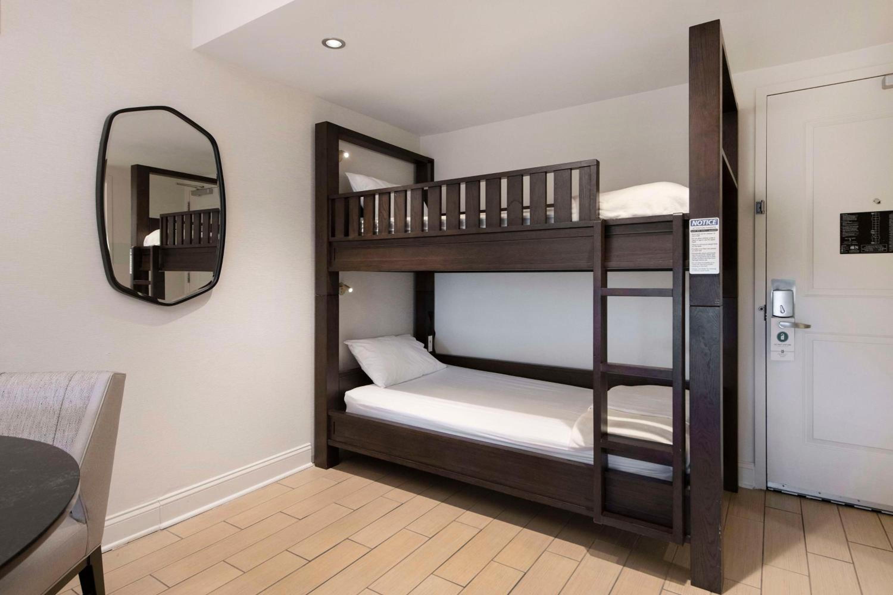 Family Suite - Photo 7
