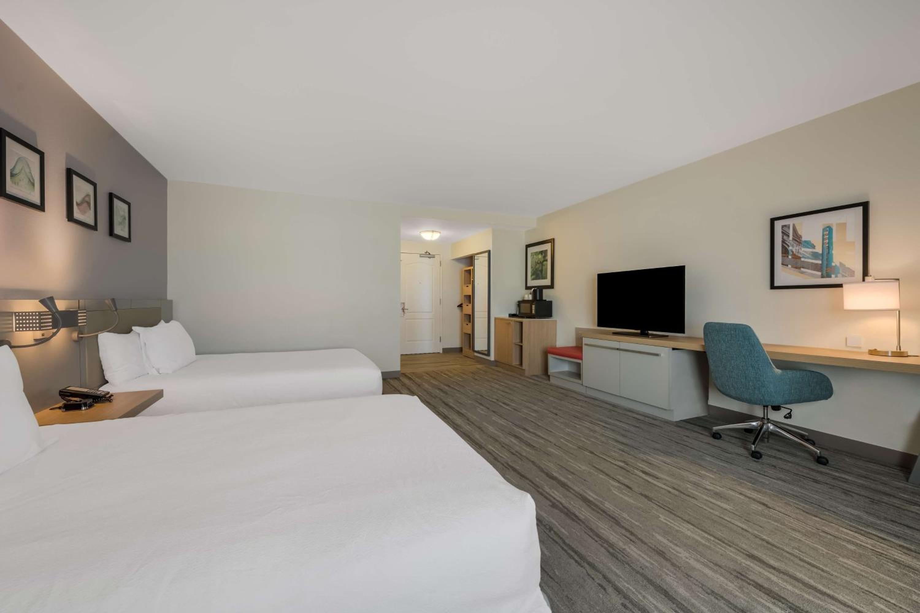 Queen Room with Two Queen Beds - Hearing Access - Photo 6