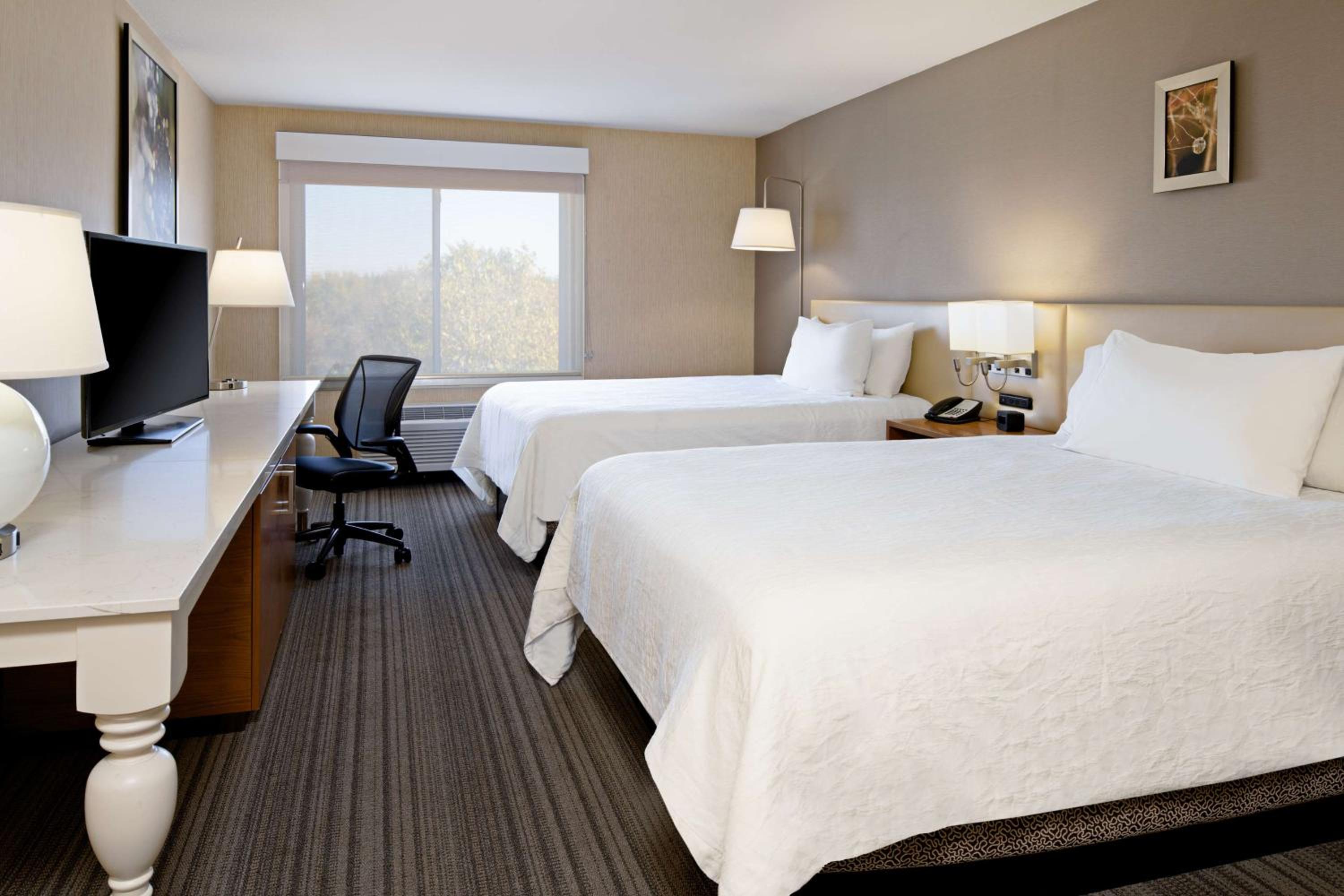 Queen Room with Two Queen Beds - Photo 3