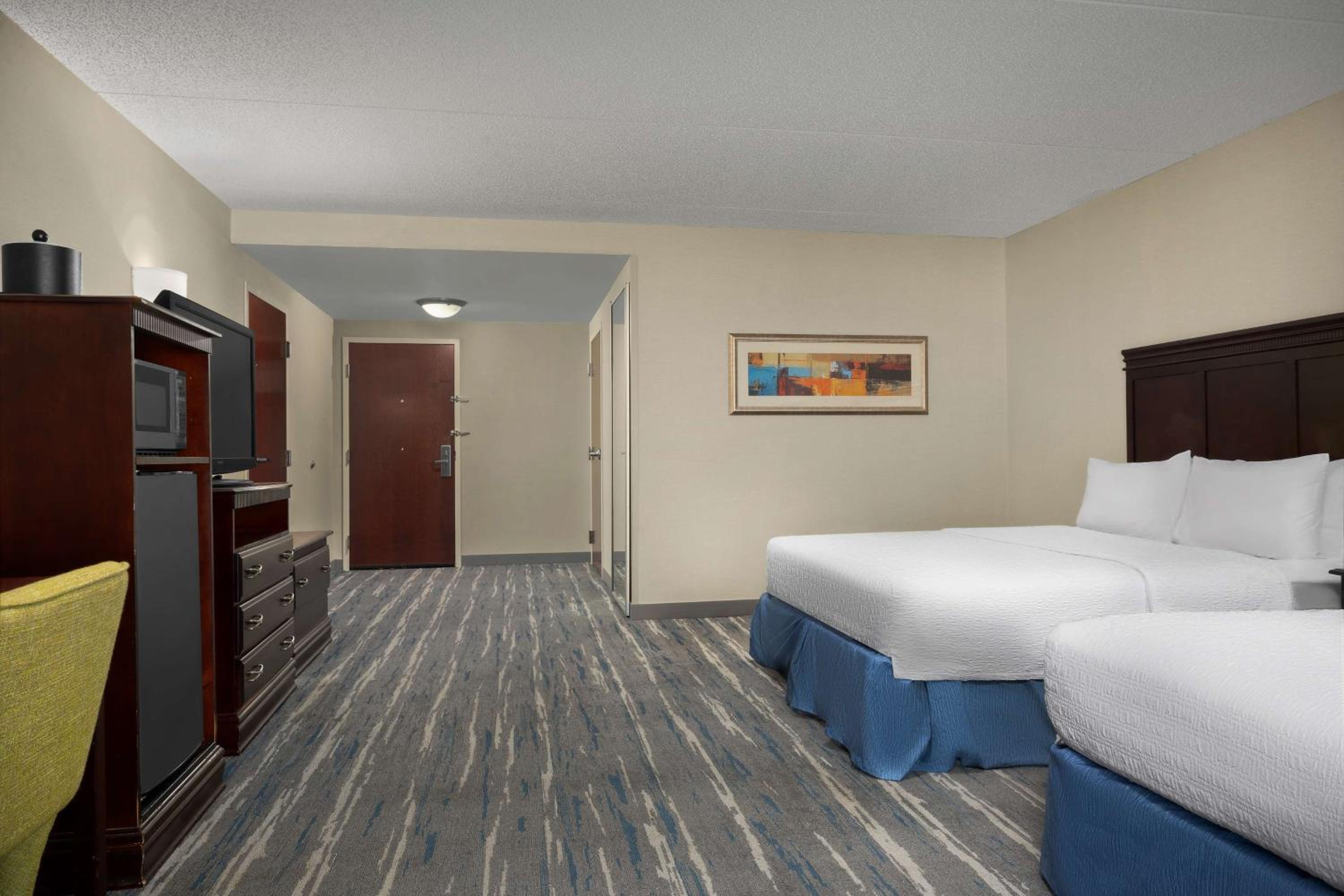 Queen Room with Two Queen Beds - Mobility Access/Non-Smoking - Photo 1