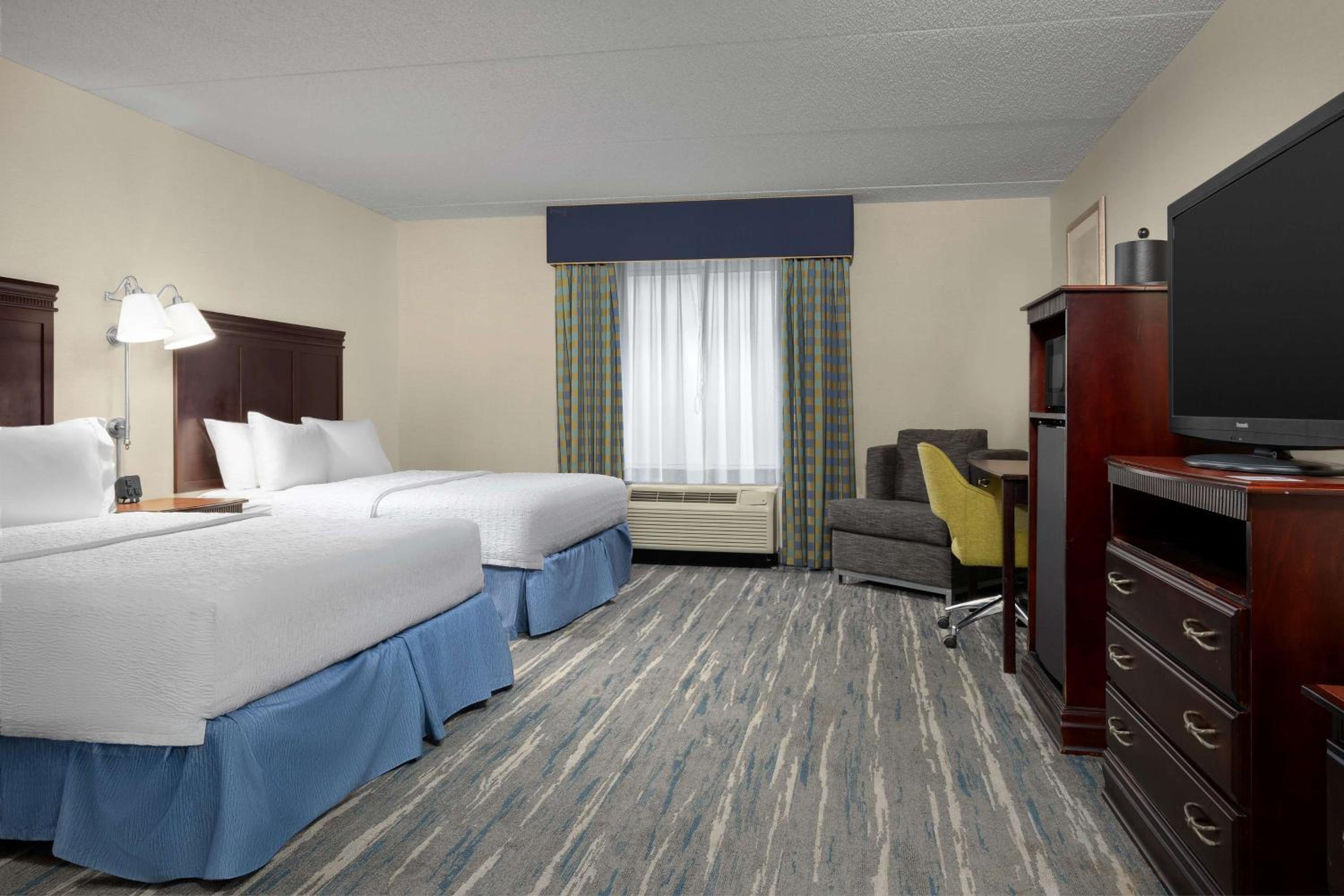 Room with Two Queen Beds - Non-Smoking - Photo 1