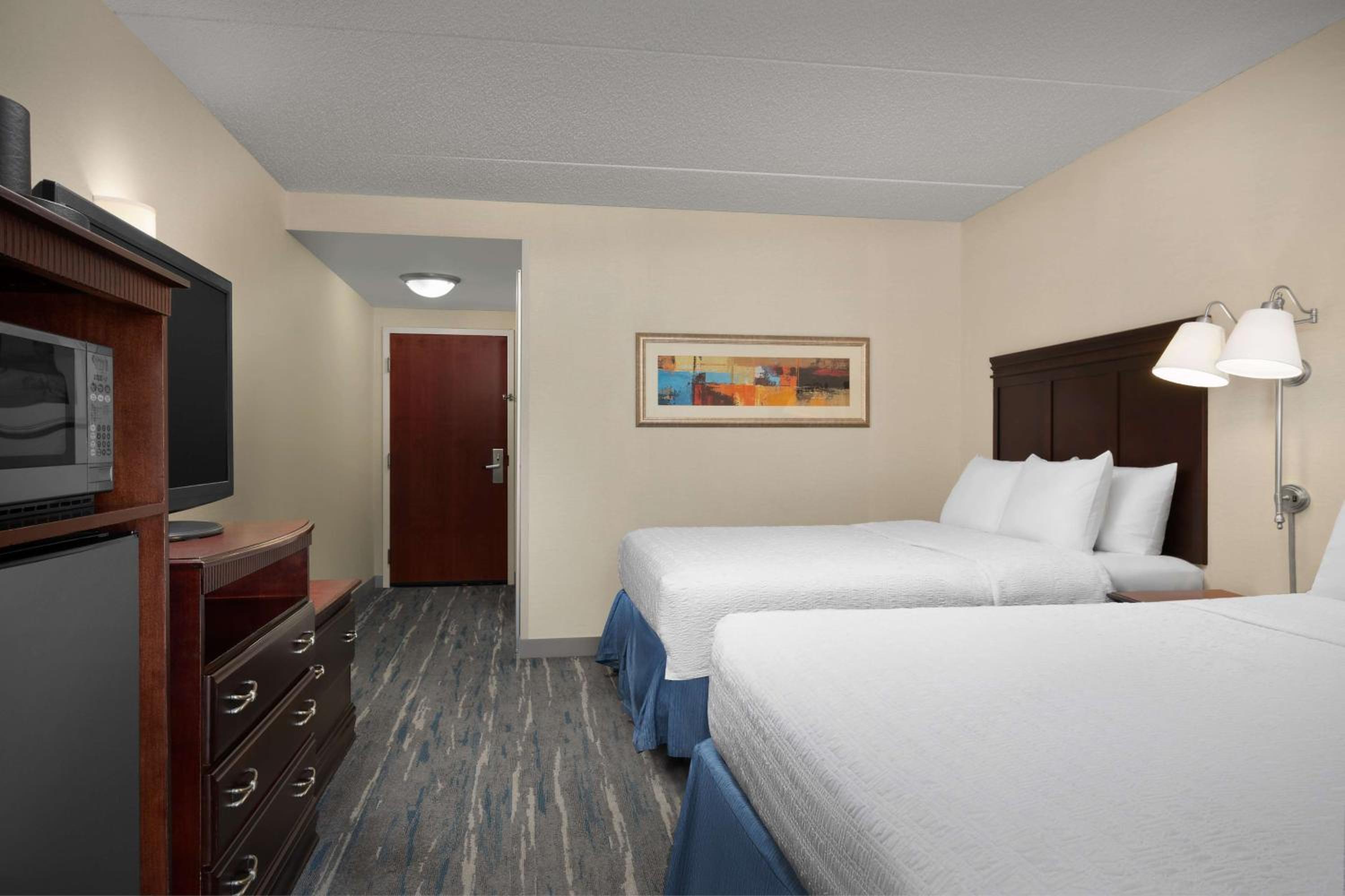 Room with Two Queen Beds - Non-Smoking - Photo 3