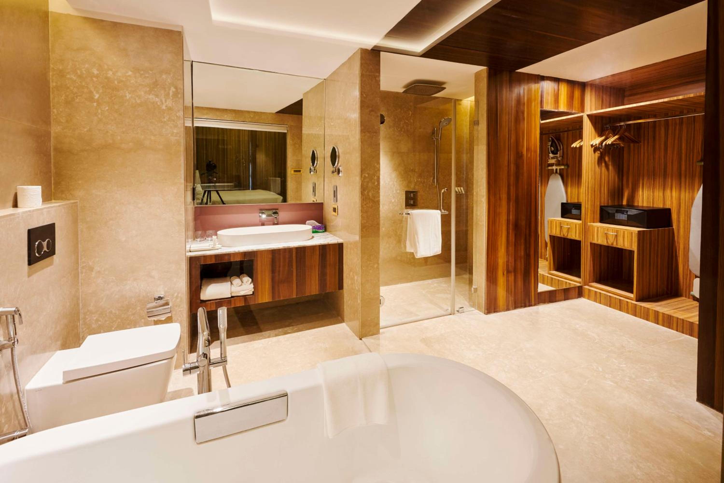 One-Bedroom Executive King Suite photo 2