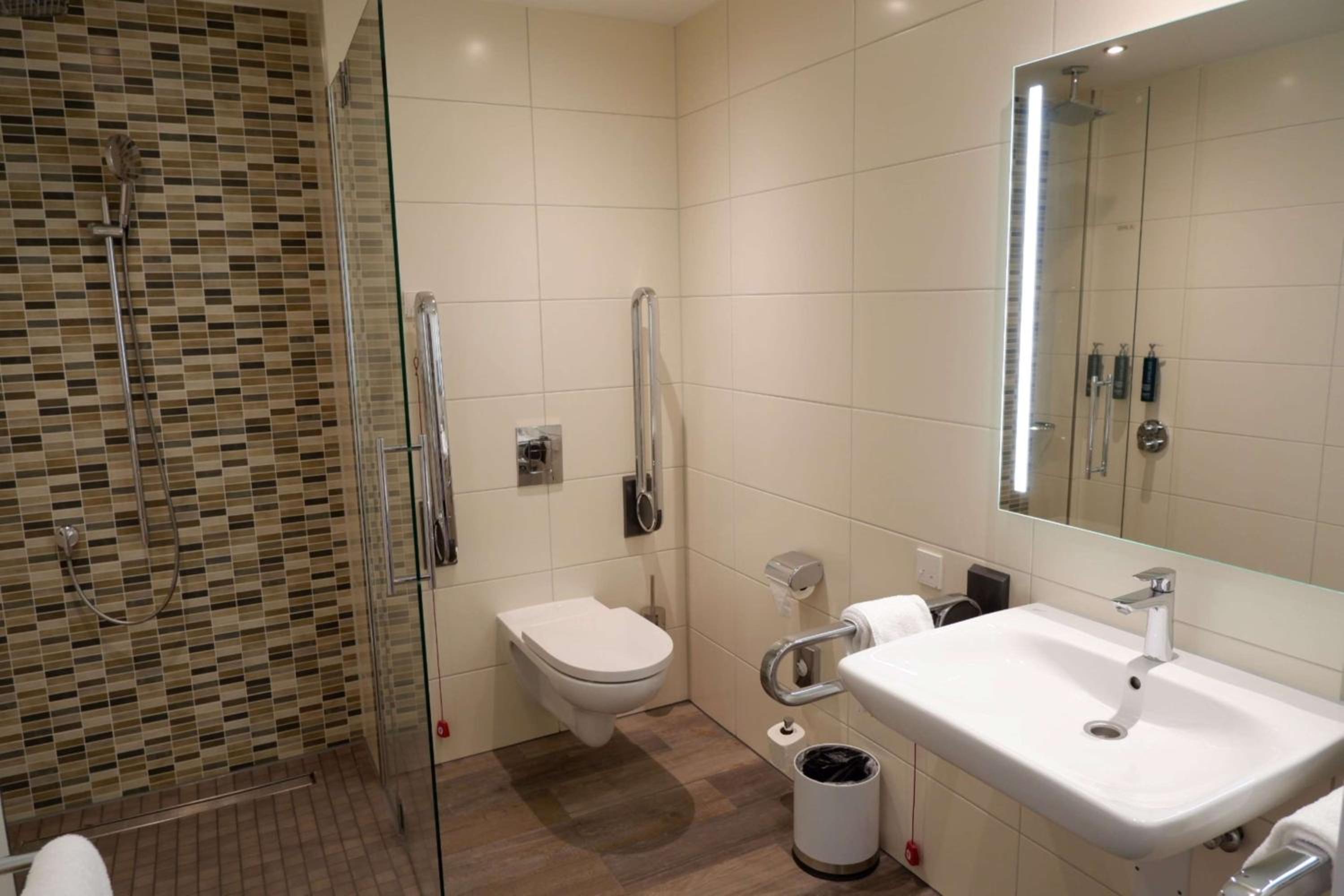 Queen Room - Mobility Access