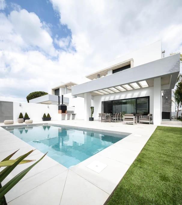 Villa photo 2