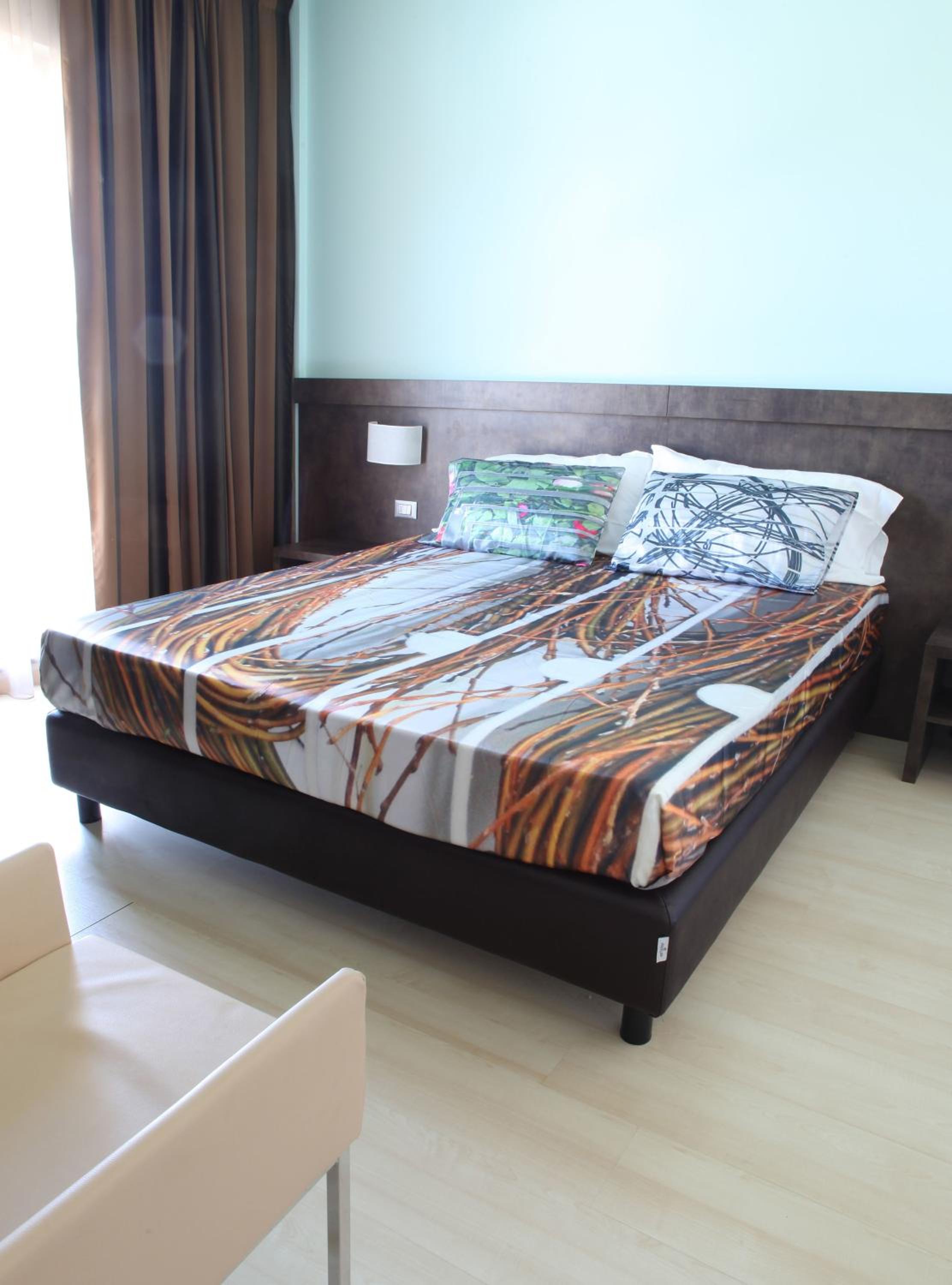 Suite - Photo 2