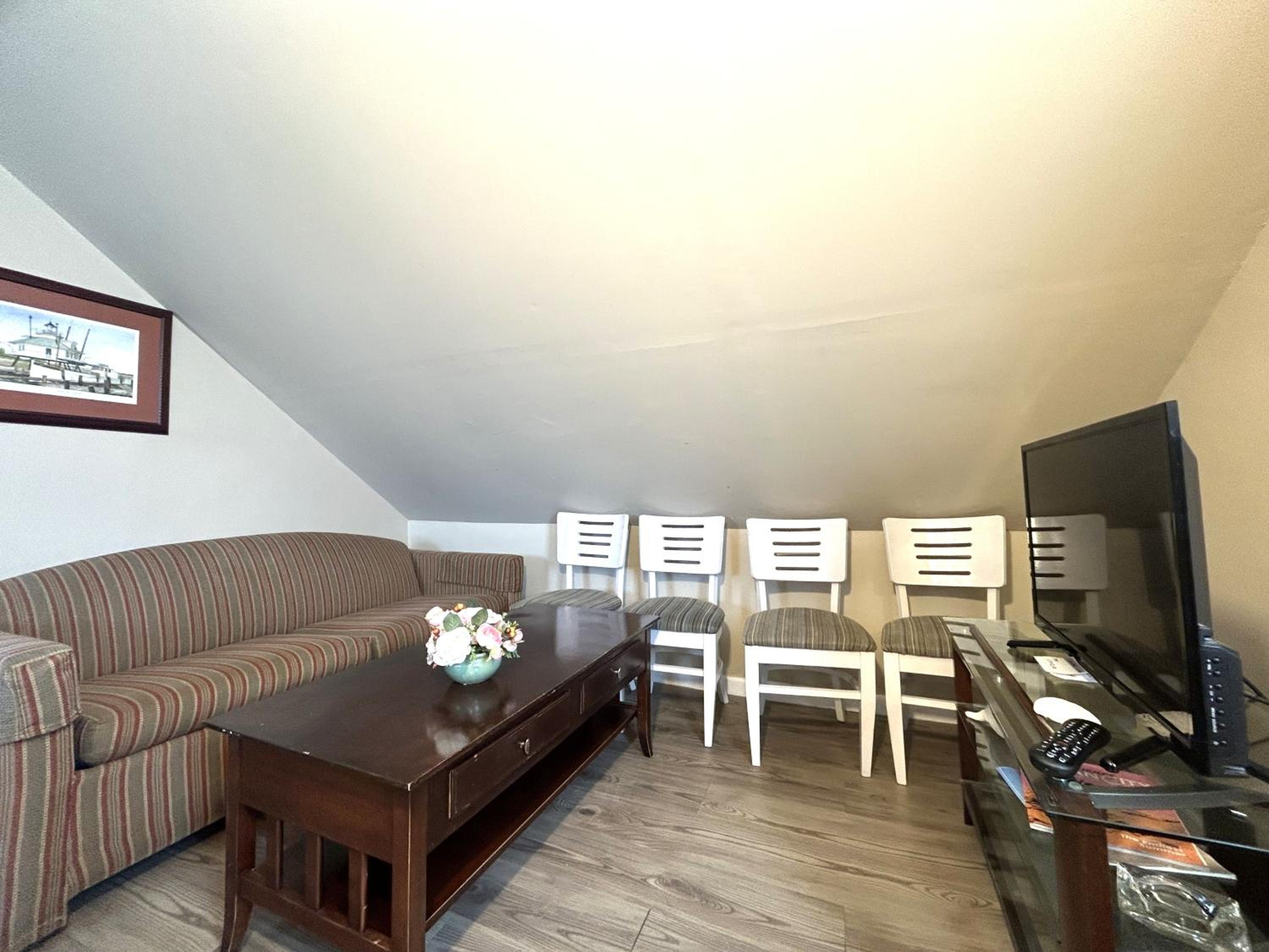 One-Bedroom Apartment - Photo 10