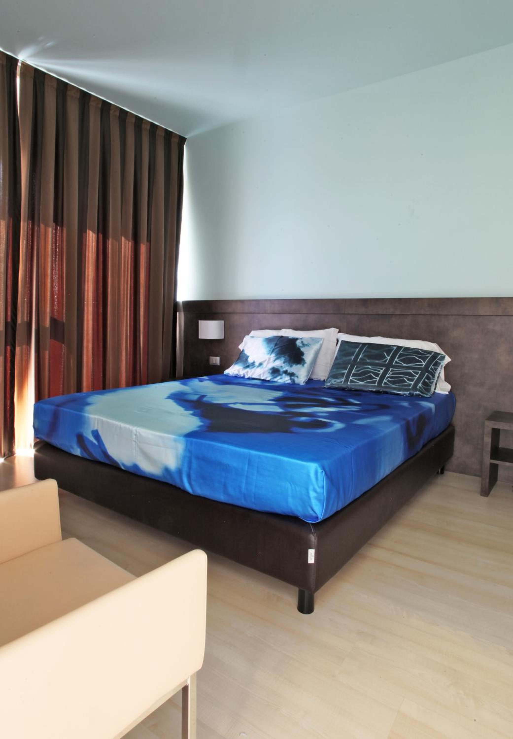 Suite - Photo 12