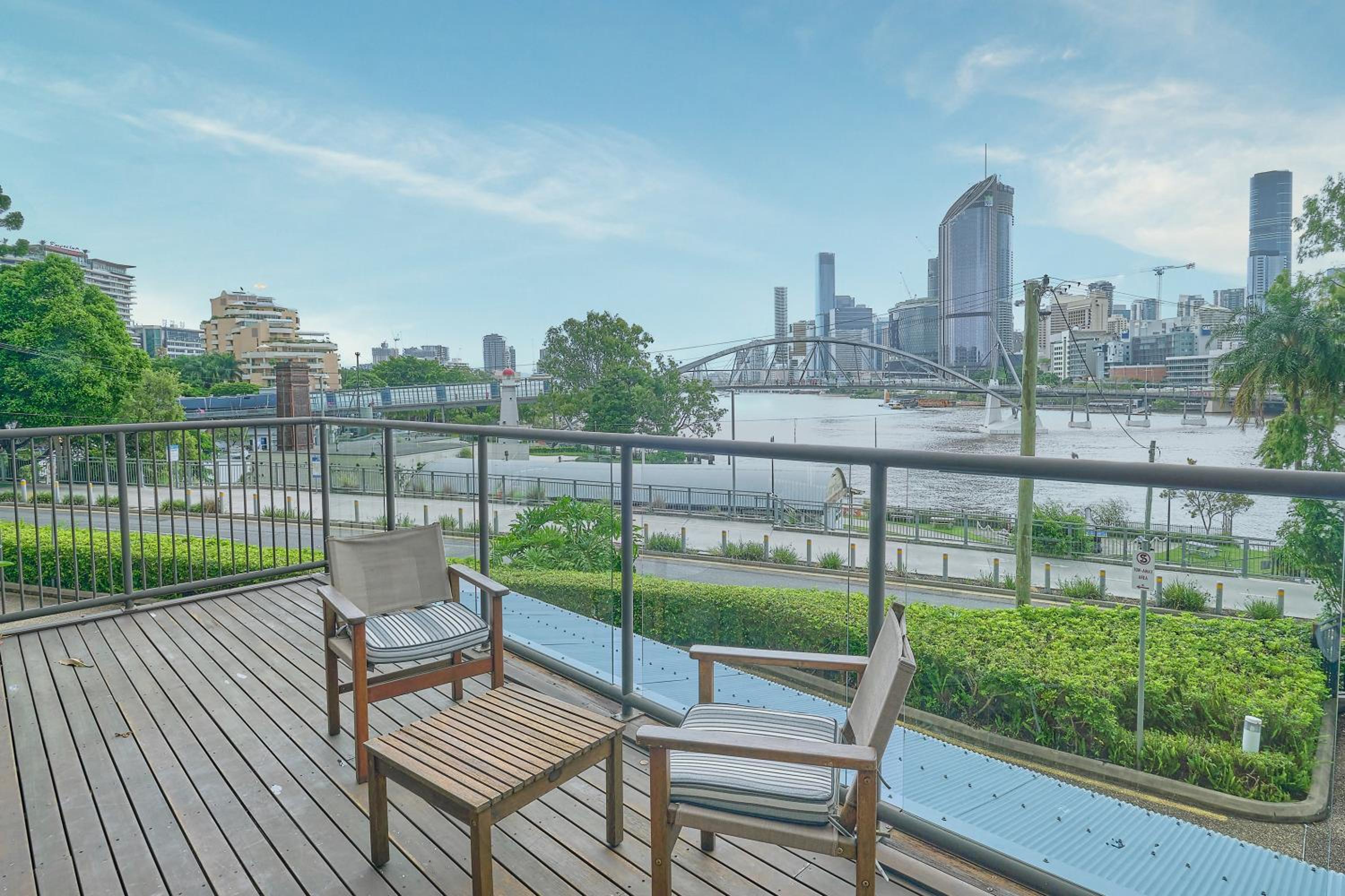 Three-Bedroom Apartment with Water View thumbnail 6