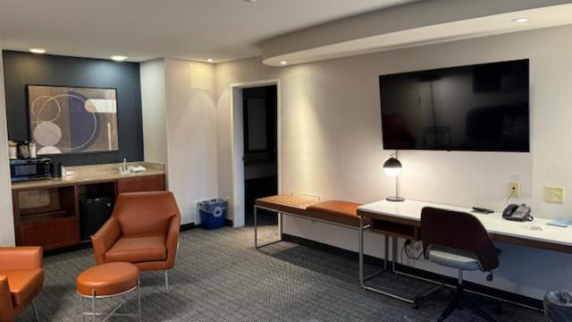 King Suite with Sofa Bed - Photo 3