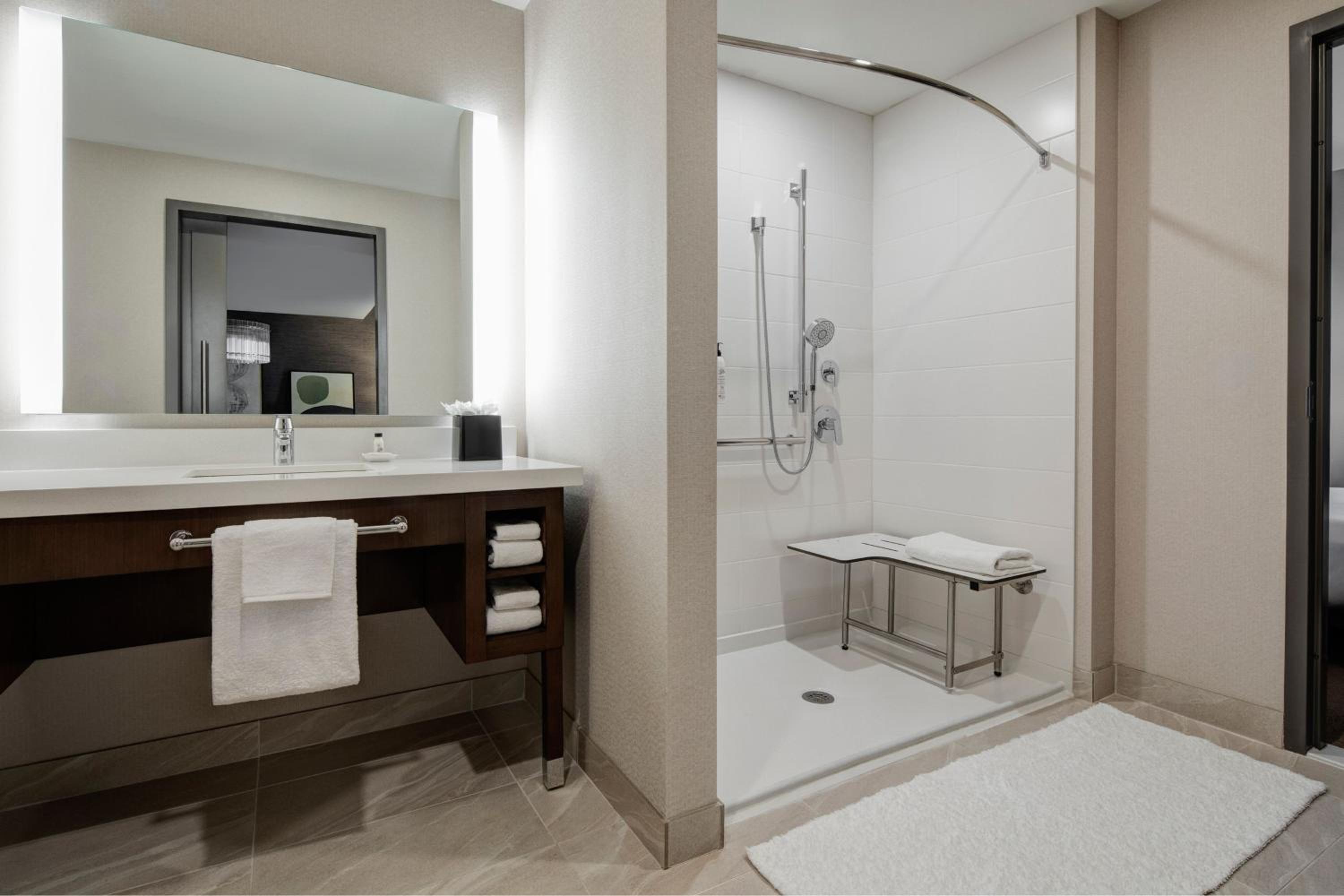 Queen Room with Two Queen Beds and Roll-in Shower - Mobility Accessible - Photo 2