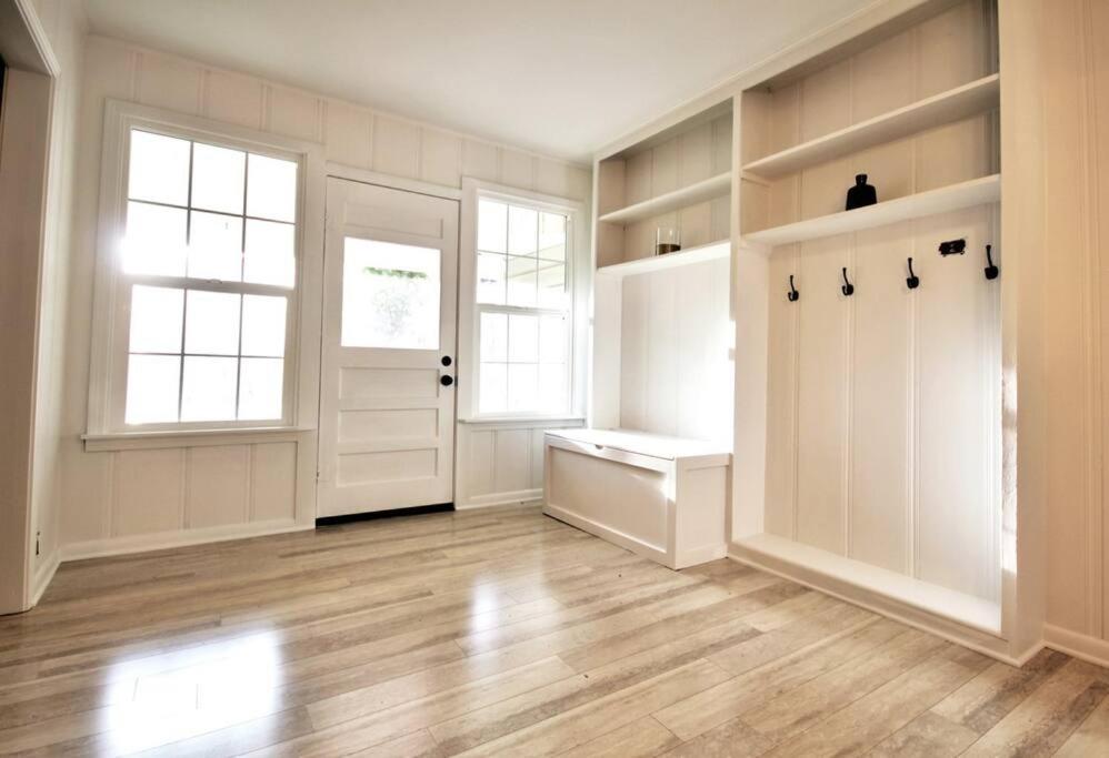 Five-Bedroom House photo 2