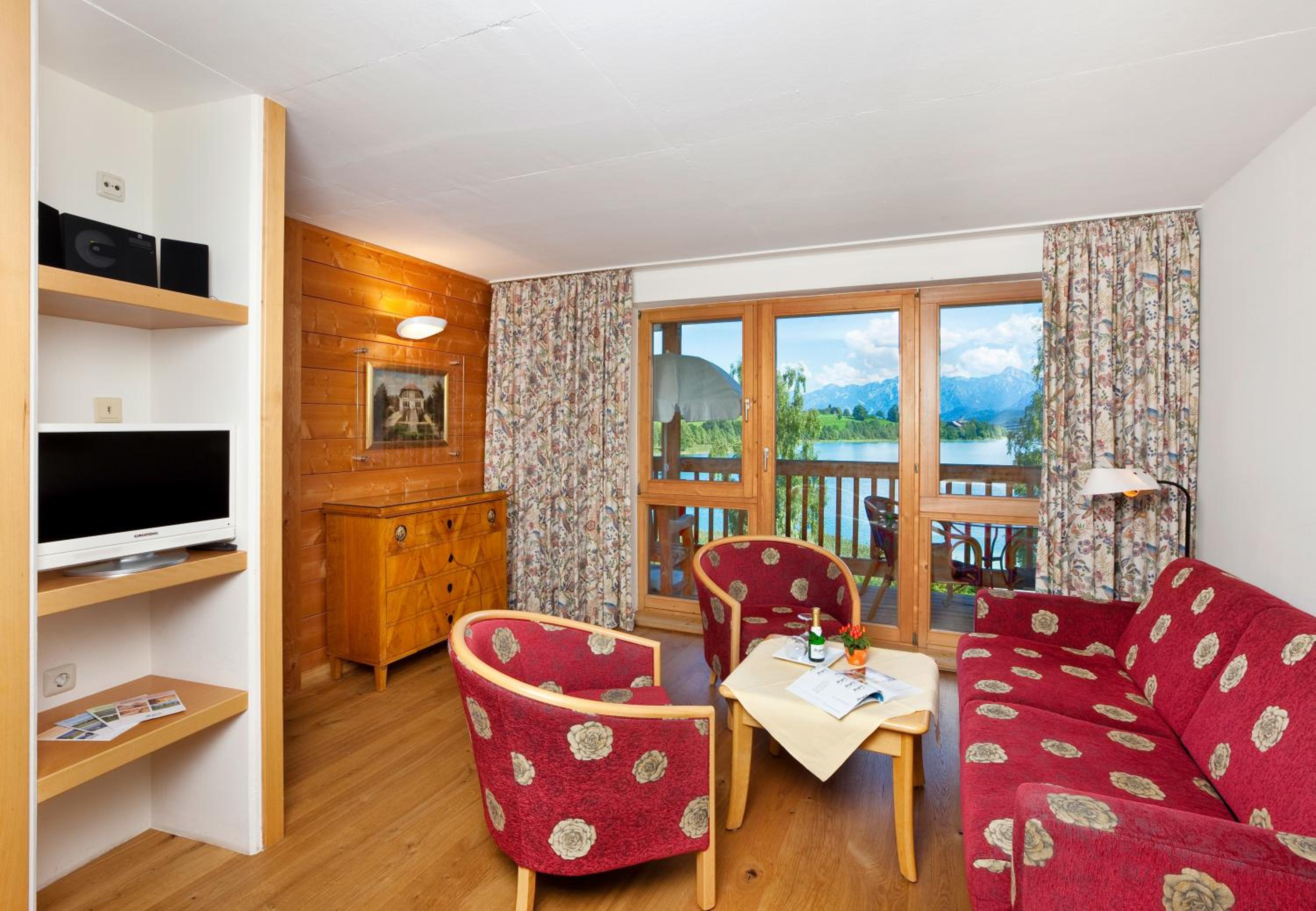 Two-Bedroom Apartment with Lake View - East Side