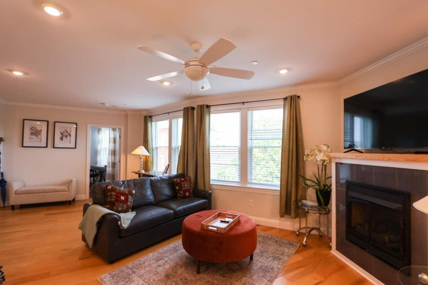 Two-Bedroom Standard Apartment photo 2