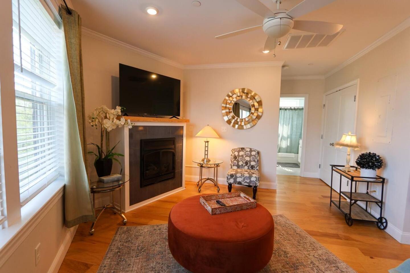 Two-Bedroom Standard Apartment photo 1