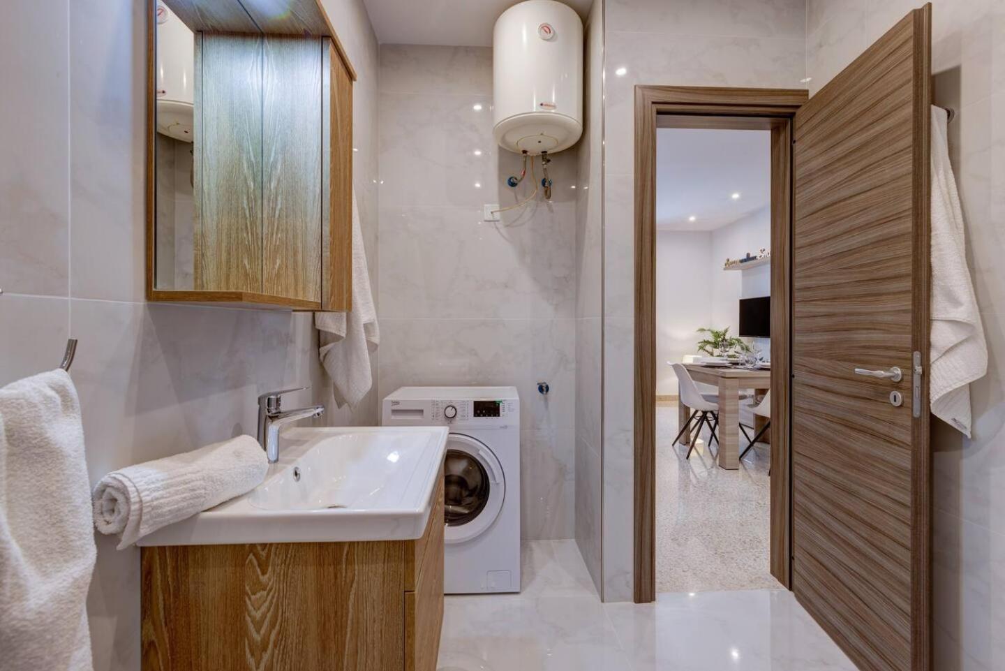 Double or Twin Room with Shower photo 3