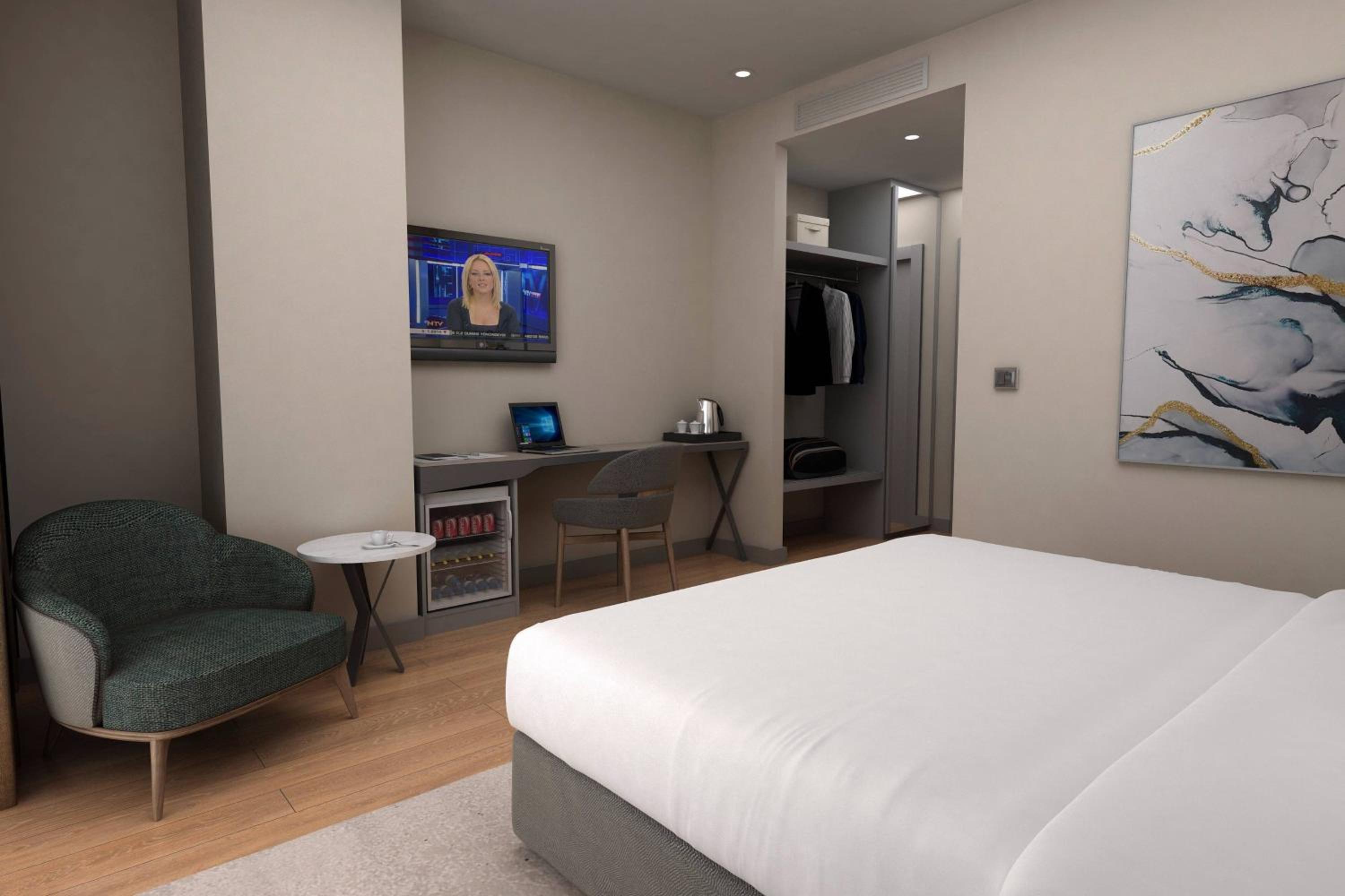 Deluxe King Room thumbnail 5