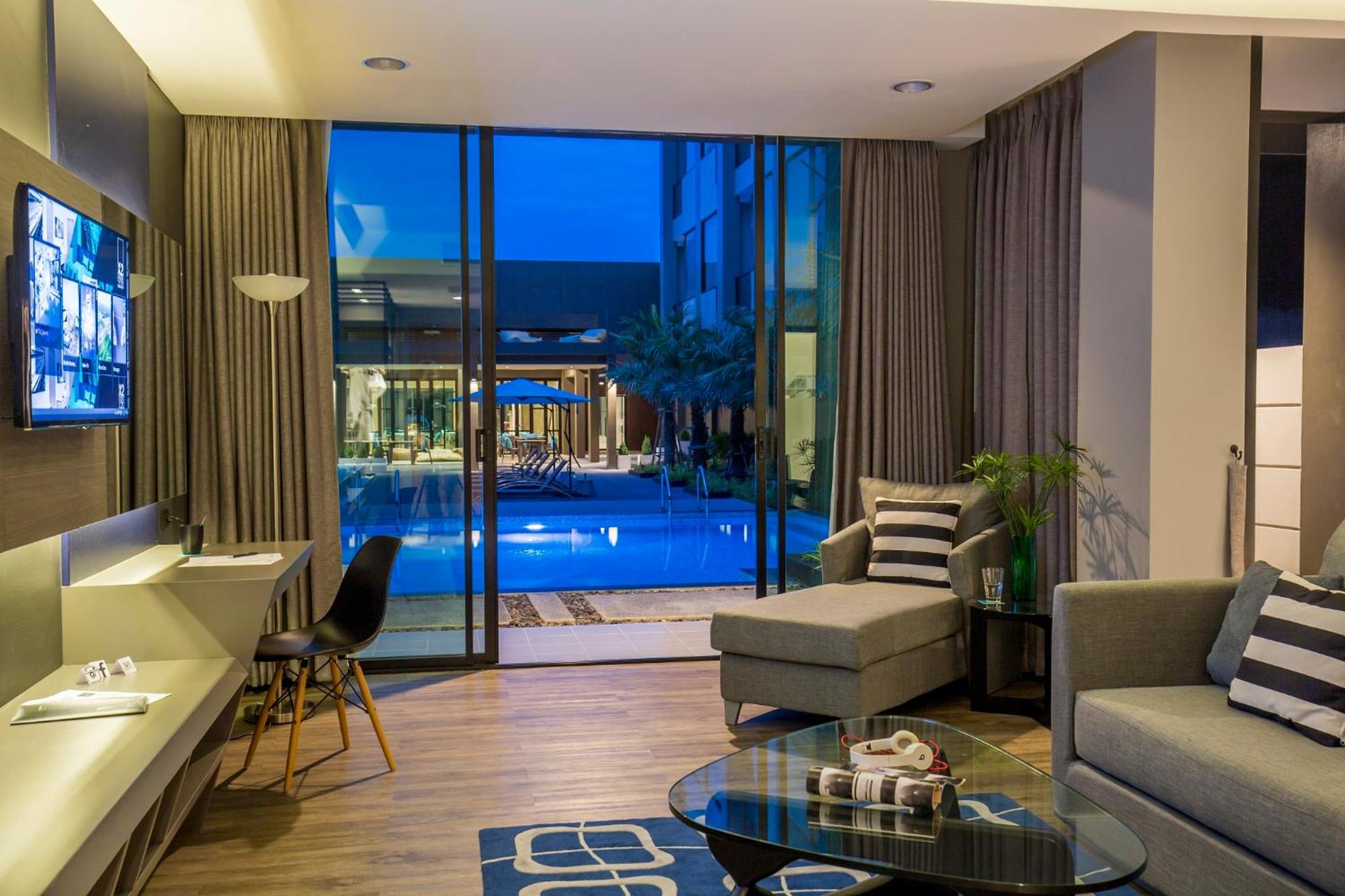 Grand Deluxe - Pool Access photo 3