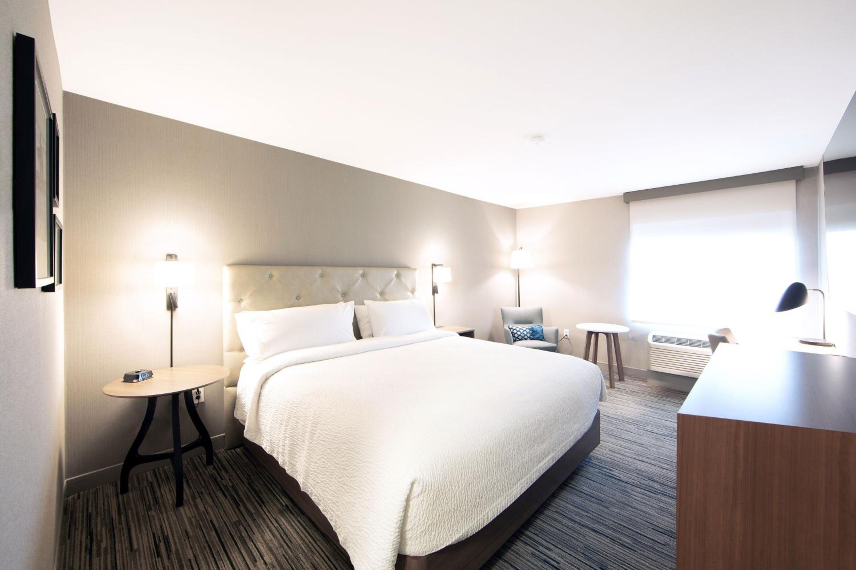 Guest Room, 1 King - Photo 2