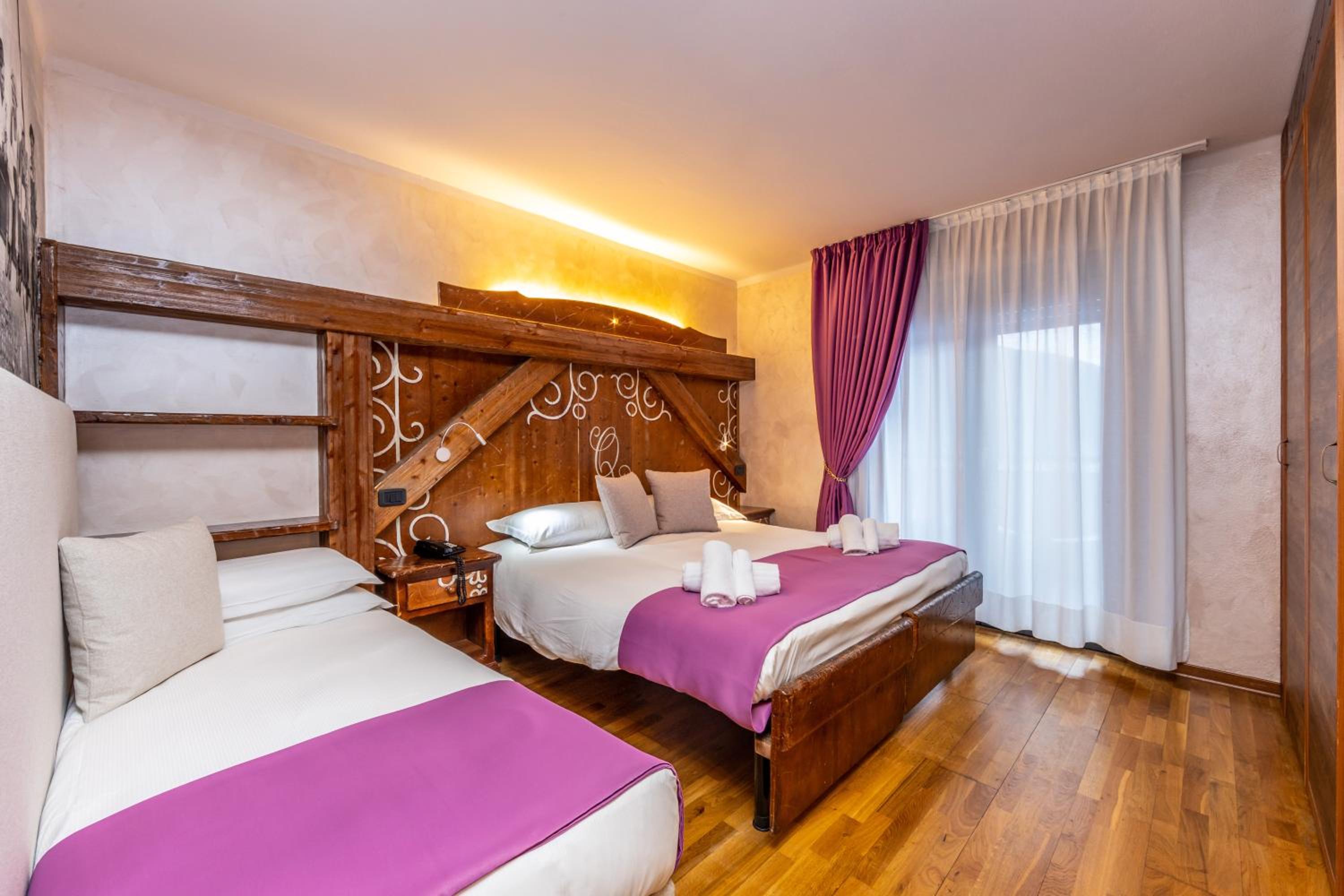 Superior Double Room with Balcony - Photo 8