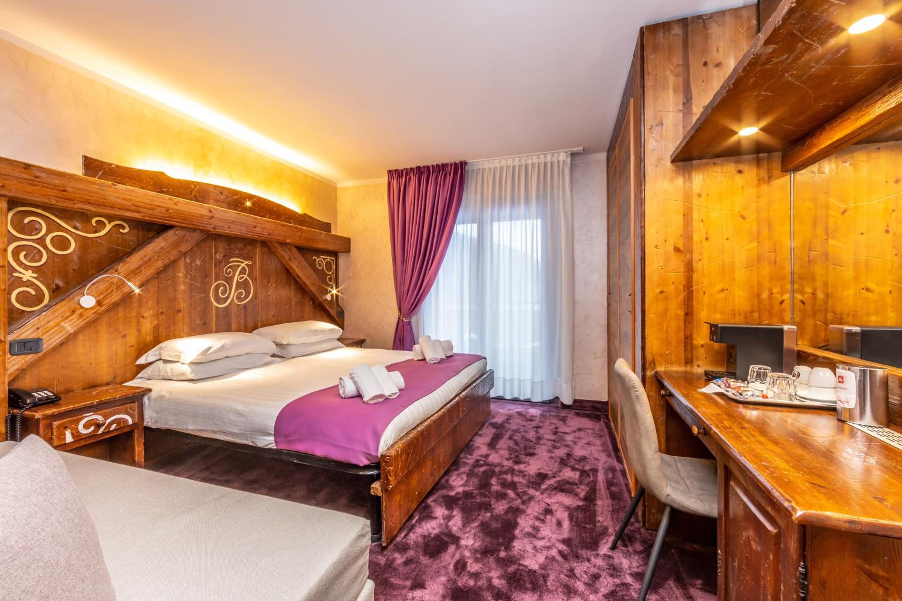 Superior Double or Twin Room with Mountain View - Photo 1