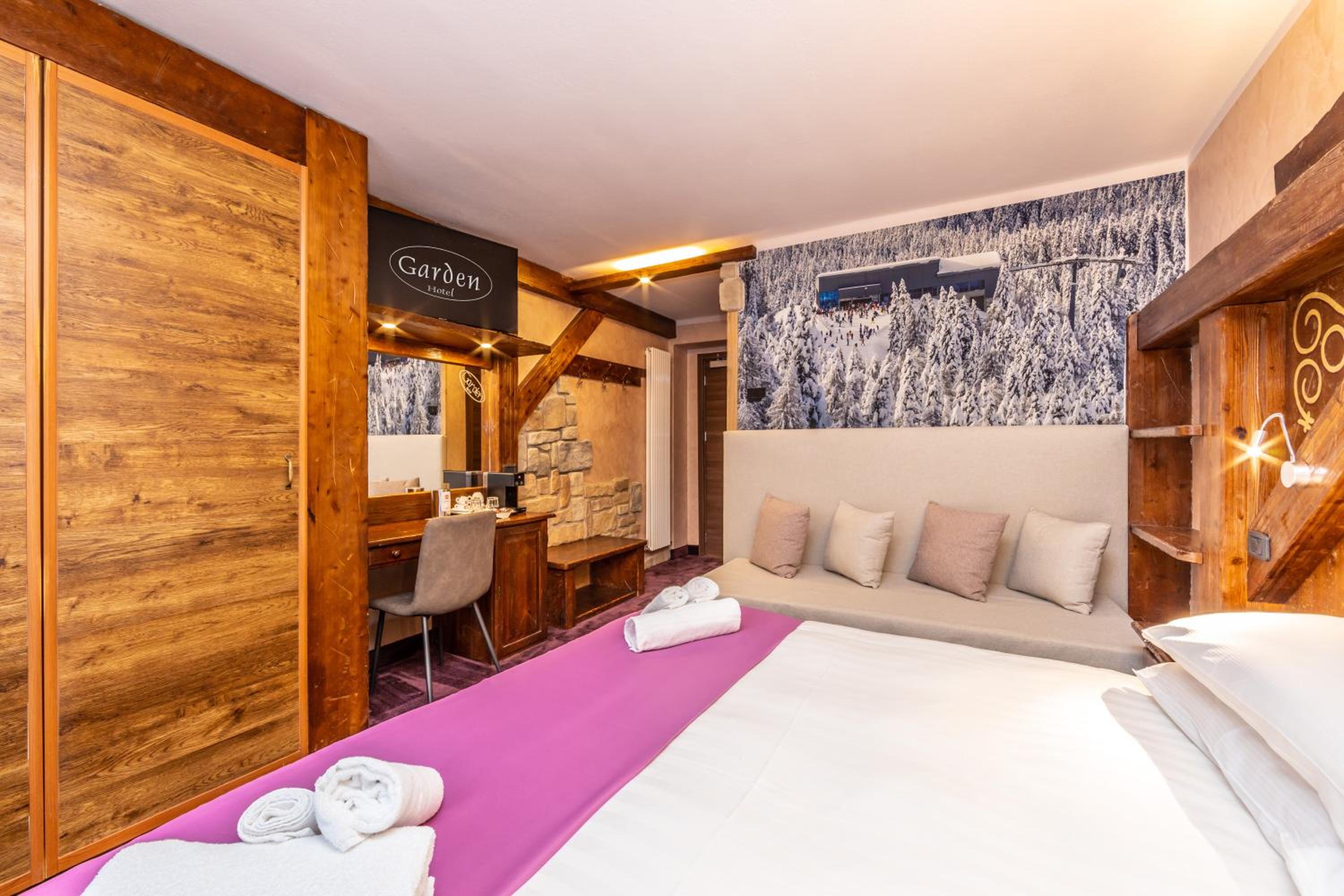 Superior Double Room with Balcony - Photo 1