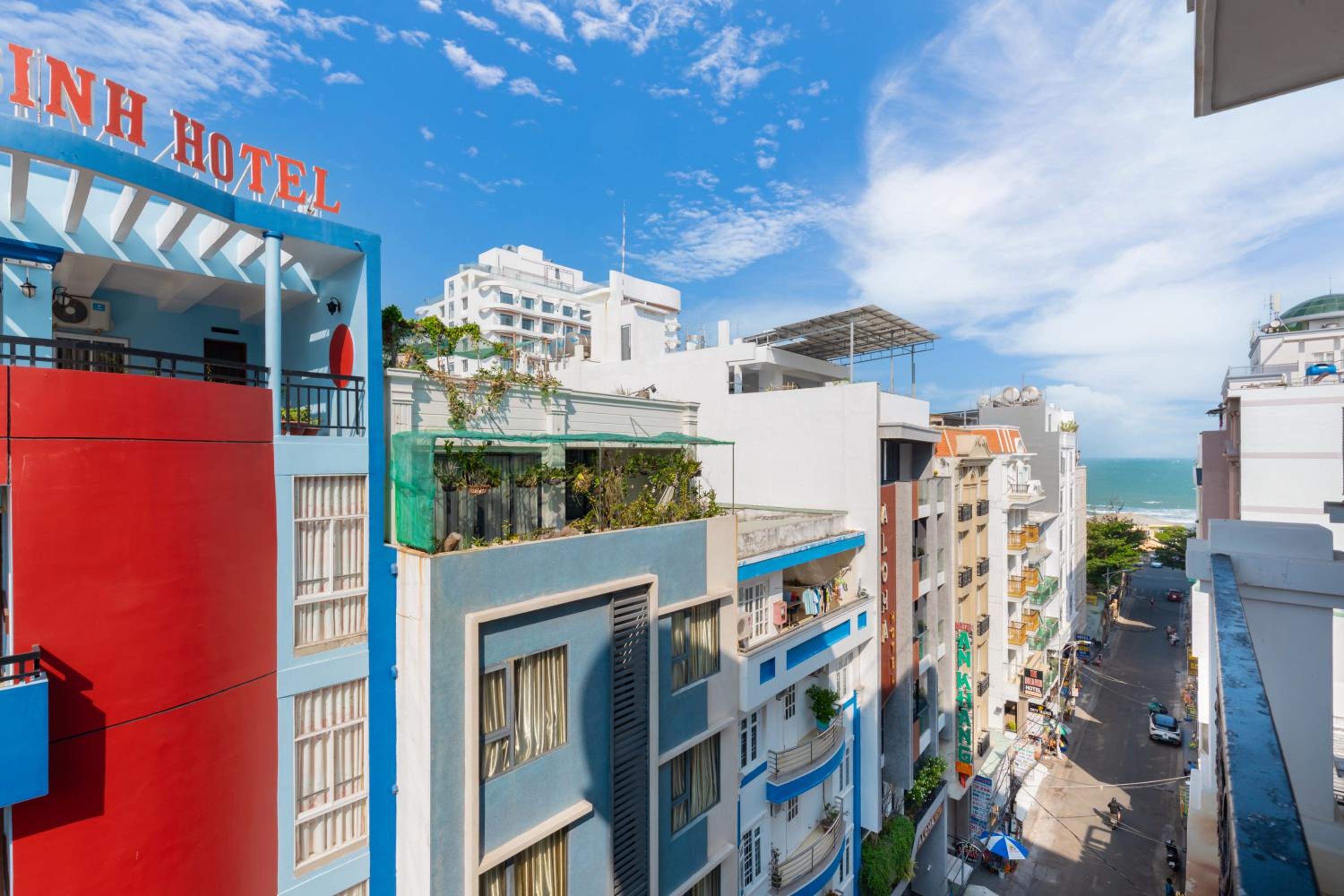 Deluxe Double Room with Balcony photo 2