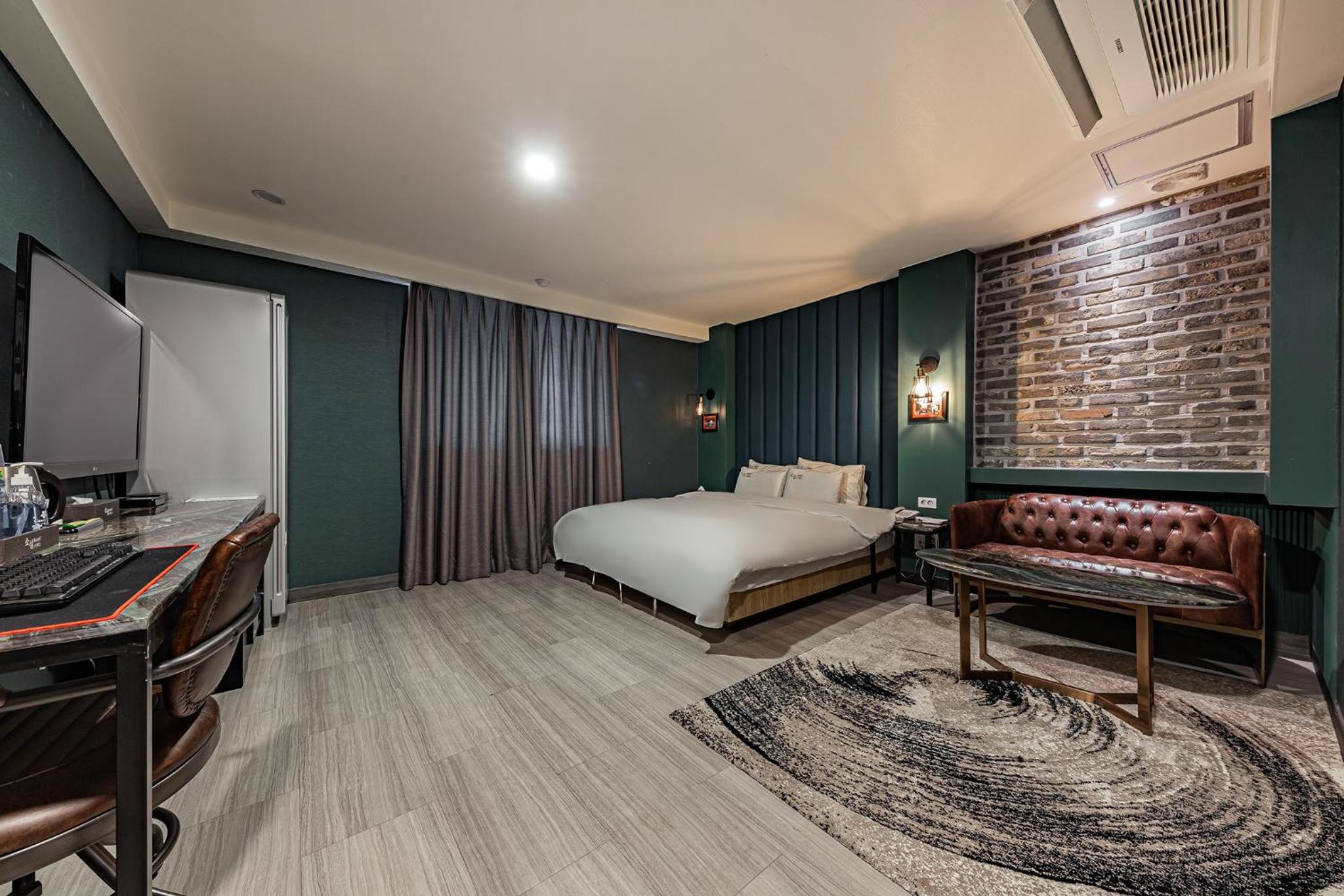 Business Double Room with Gym Access photo 3