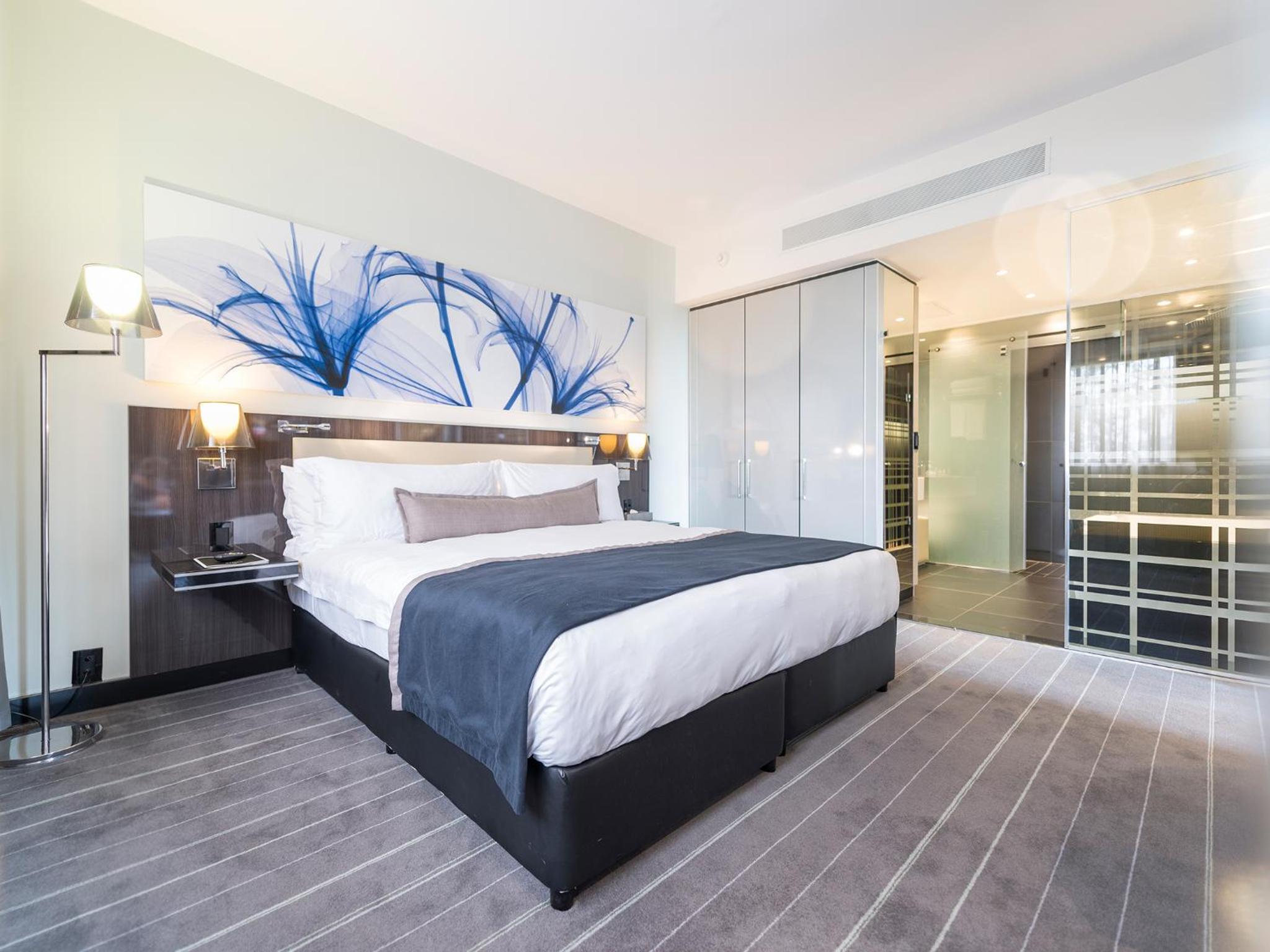 Executive Suite - Photo 1