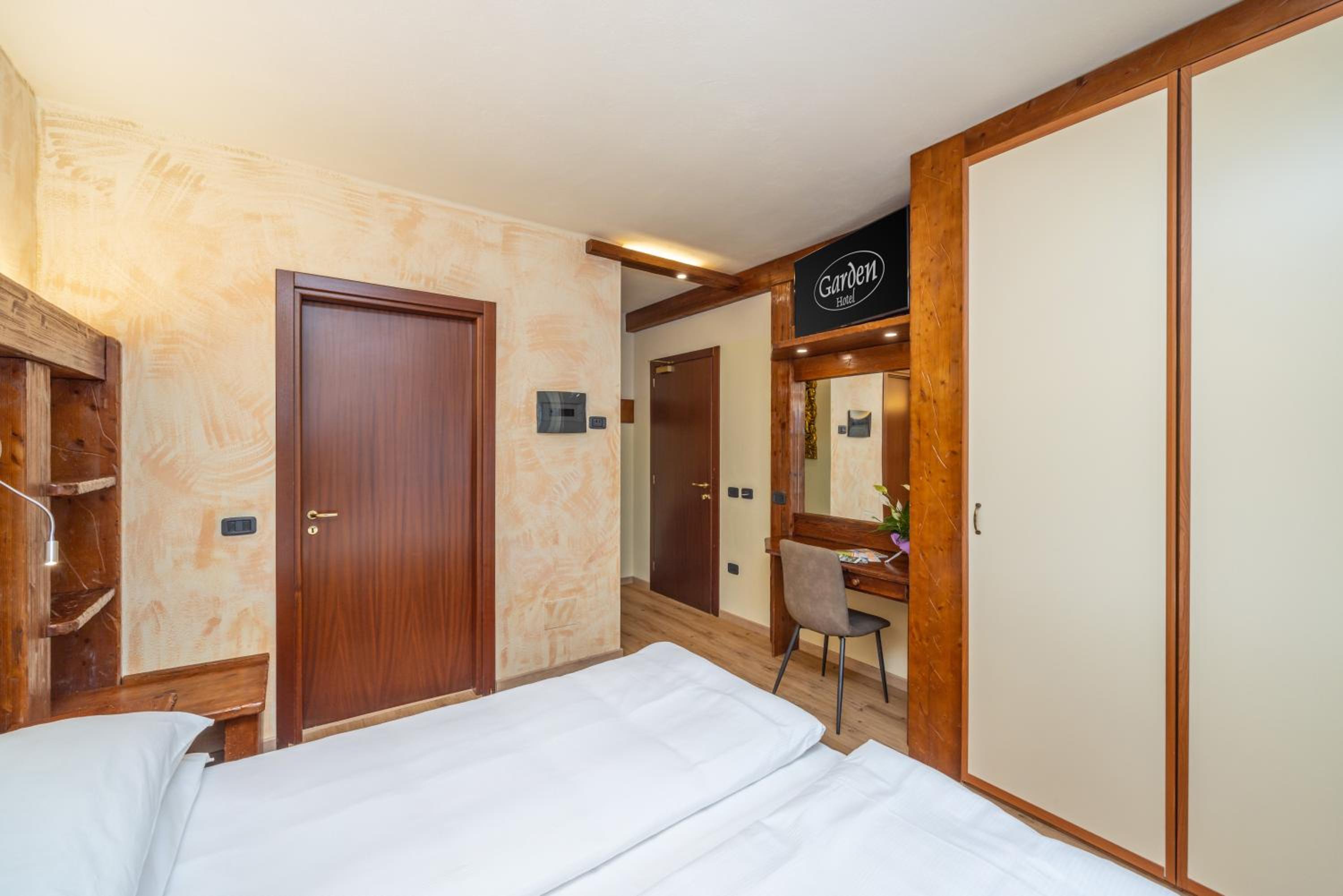 Double or Twin Room - Photo 10