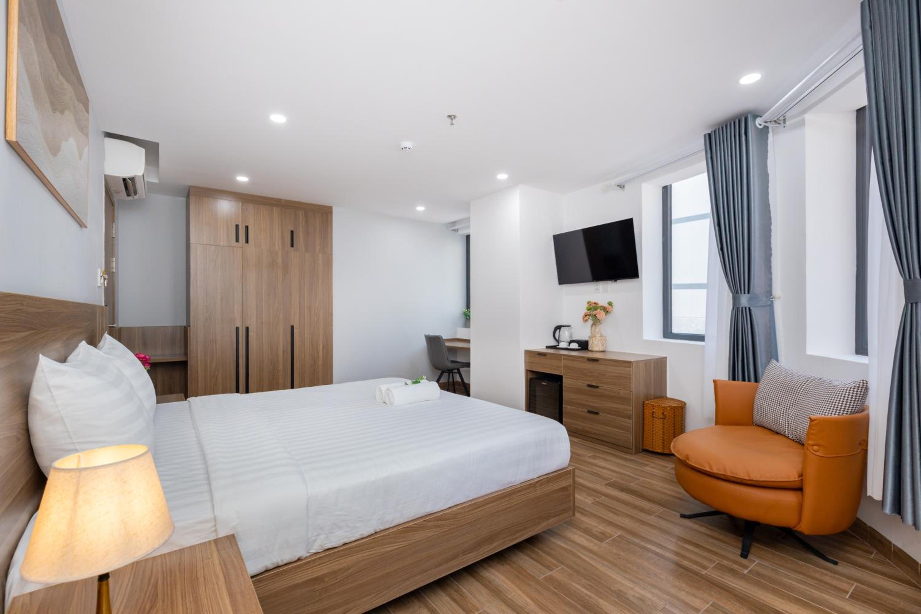 Deluxe King Room photo 2
