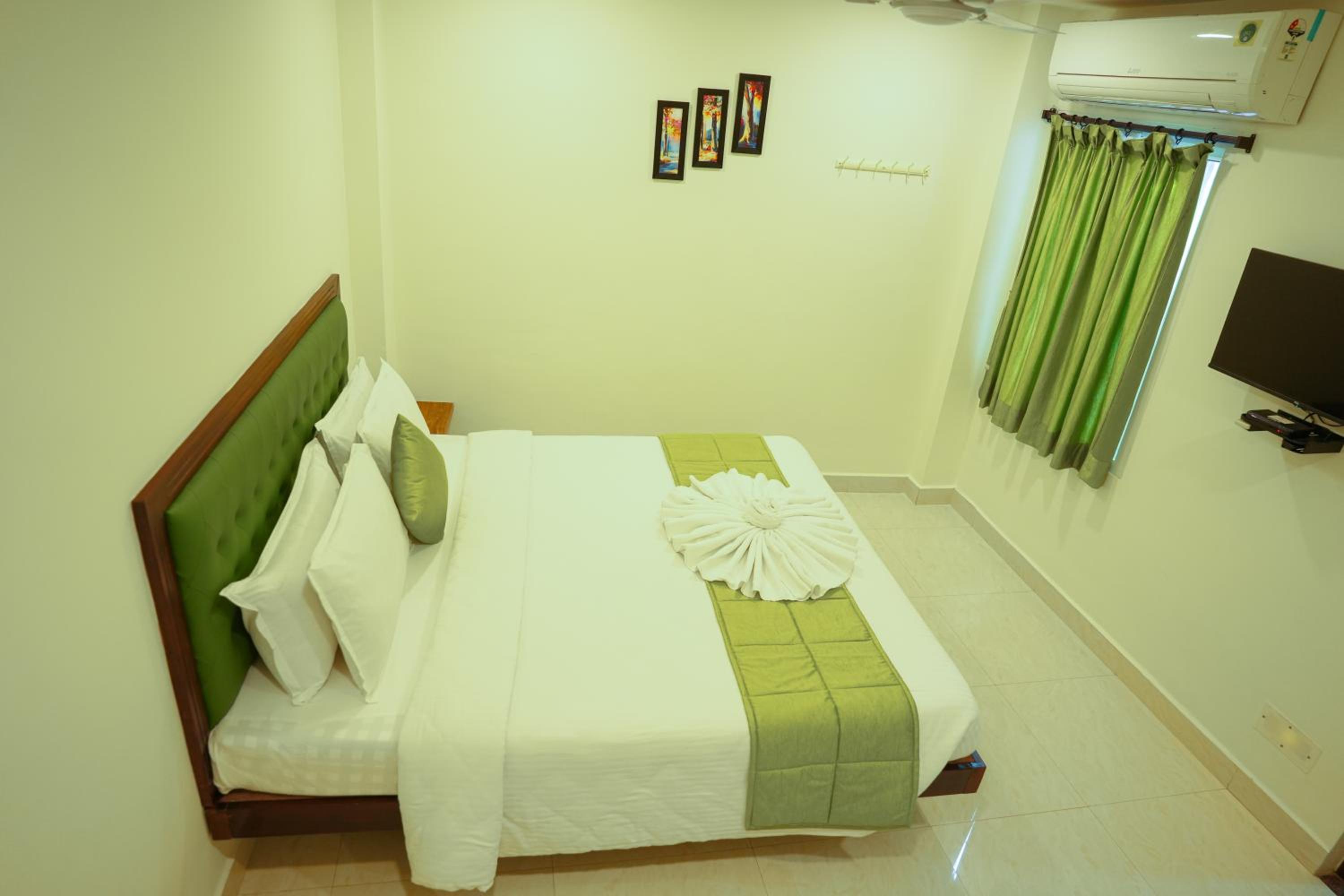 Standard Double Room - Photo 13