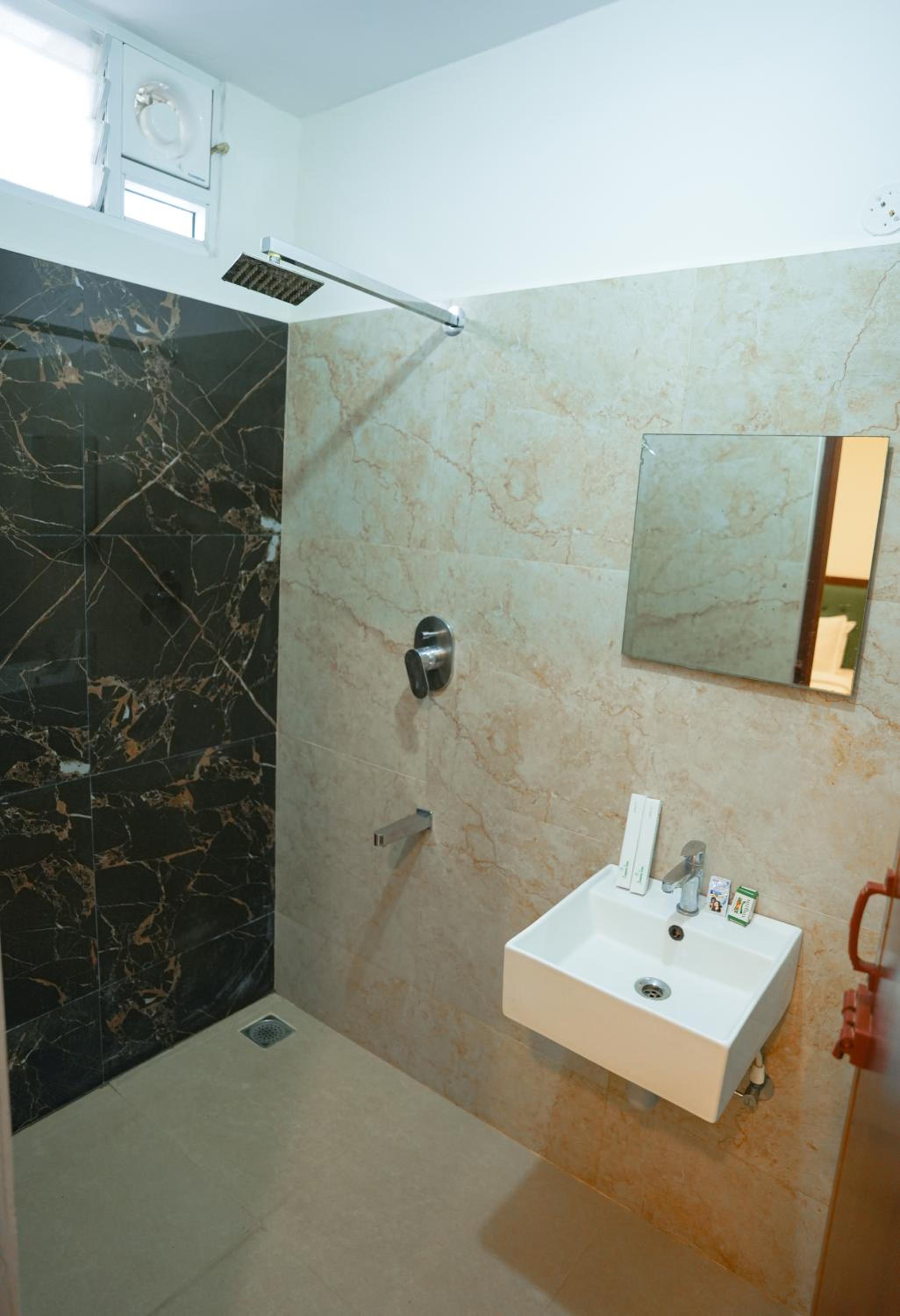 Standard Double Room - Photo 14