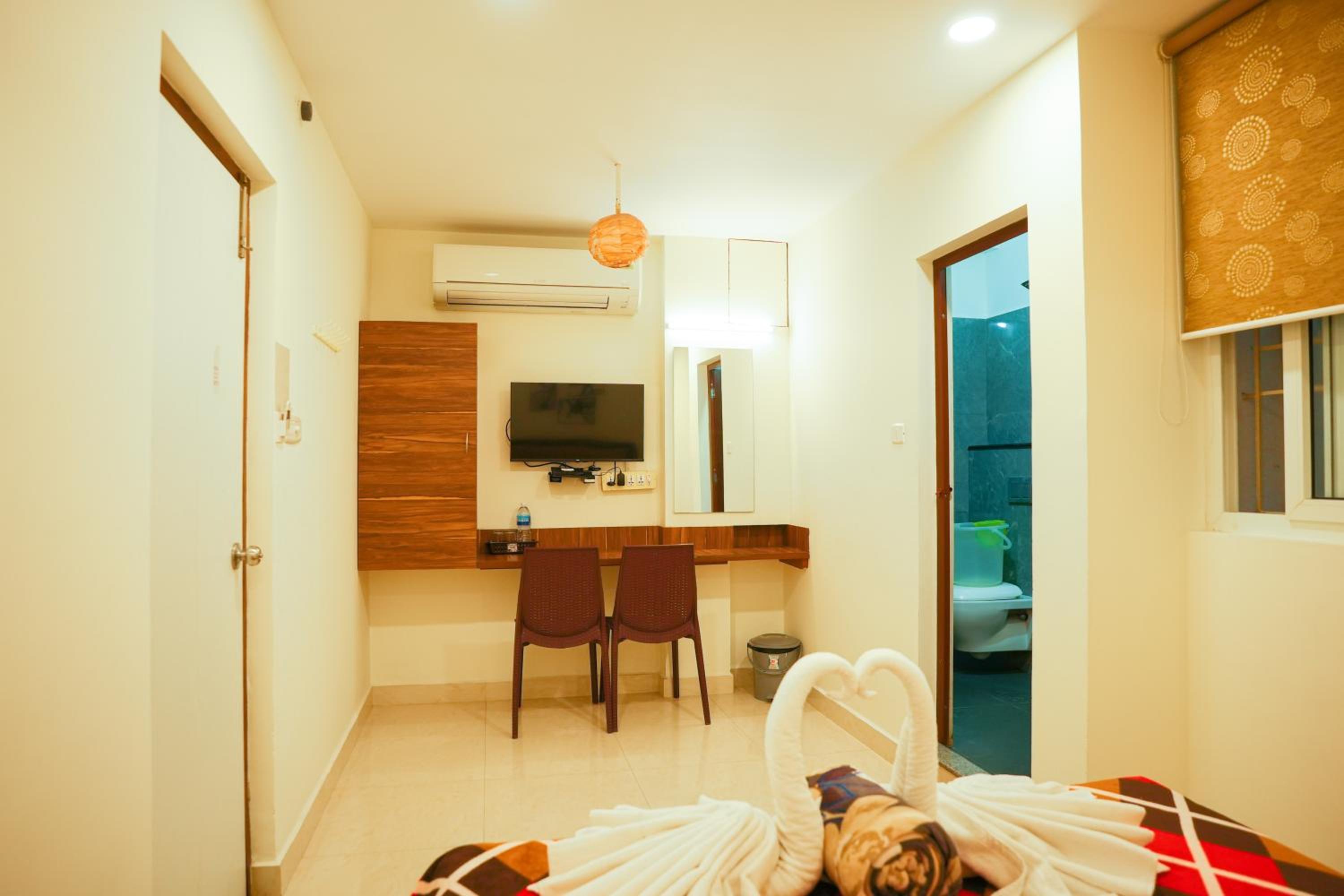 Standard Double Room - Photo 16
