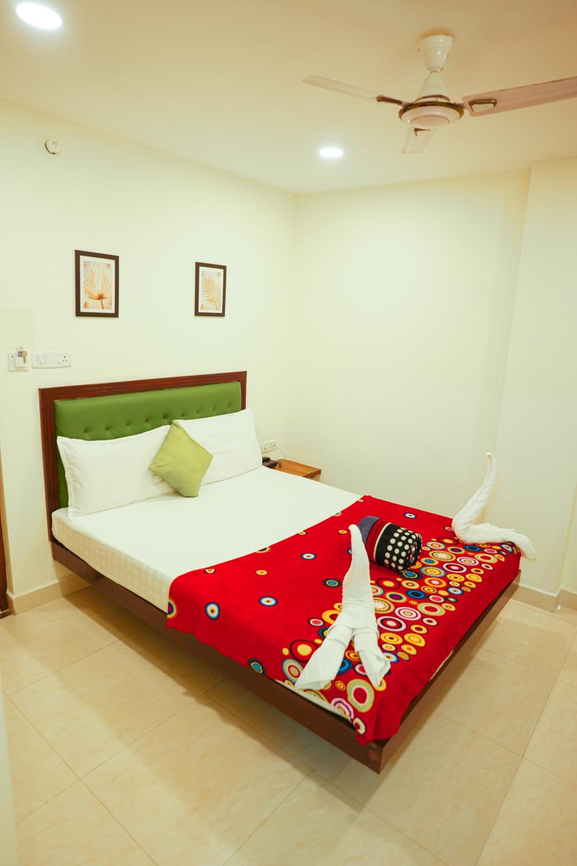 Standard Double Room - Photo 8
