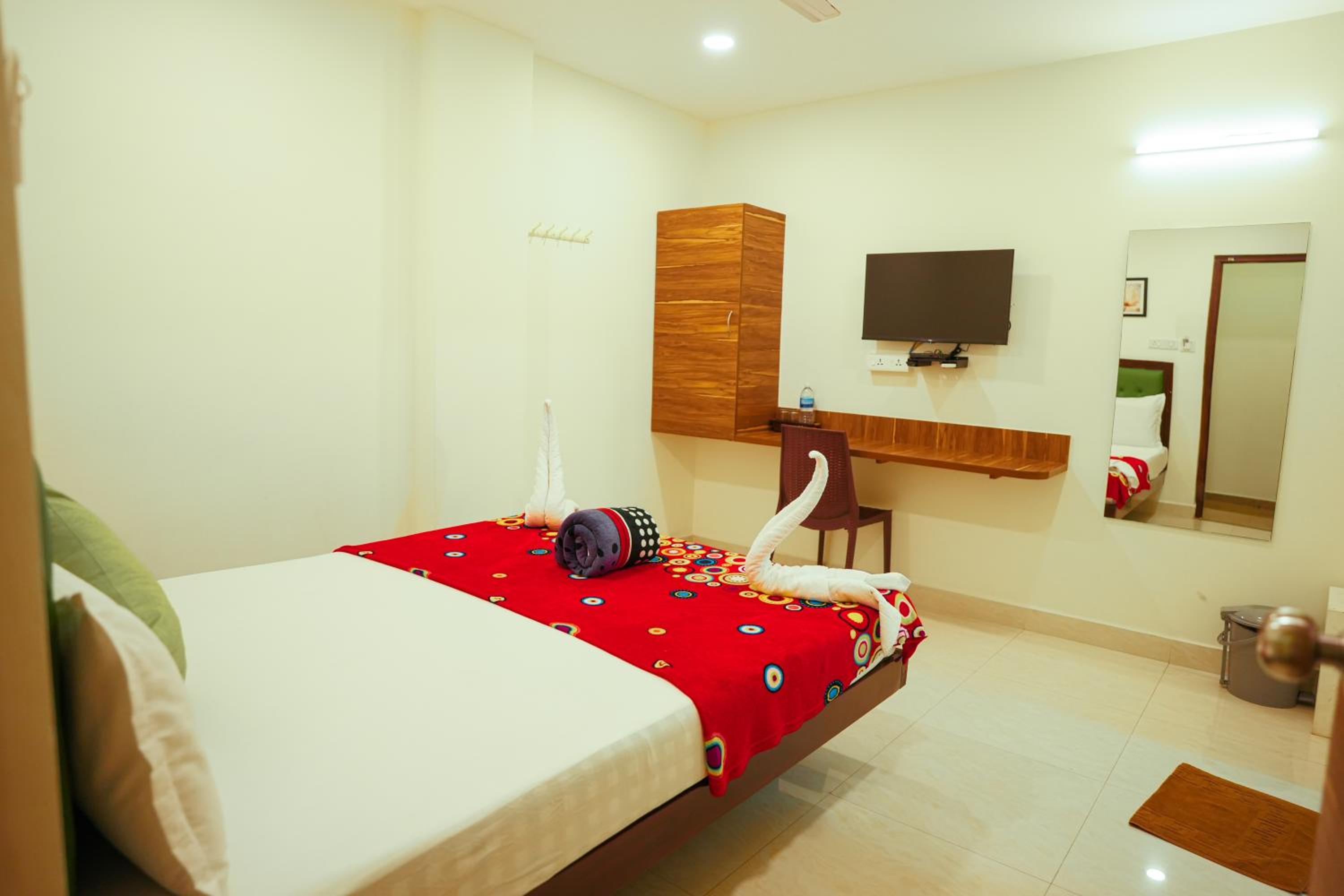 Standard Double Room - Photo 9